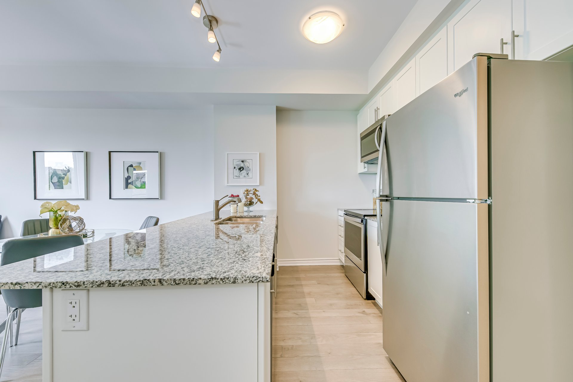 150 Oak Park Blvd 201
