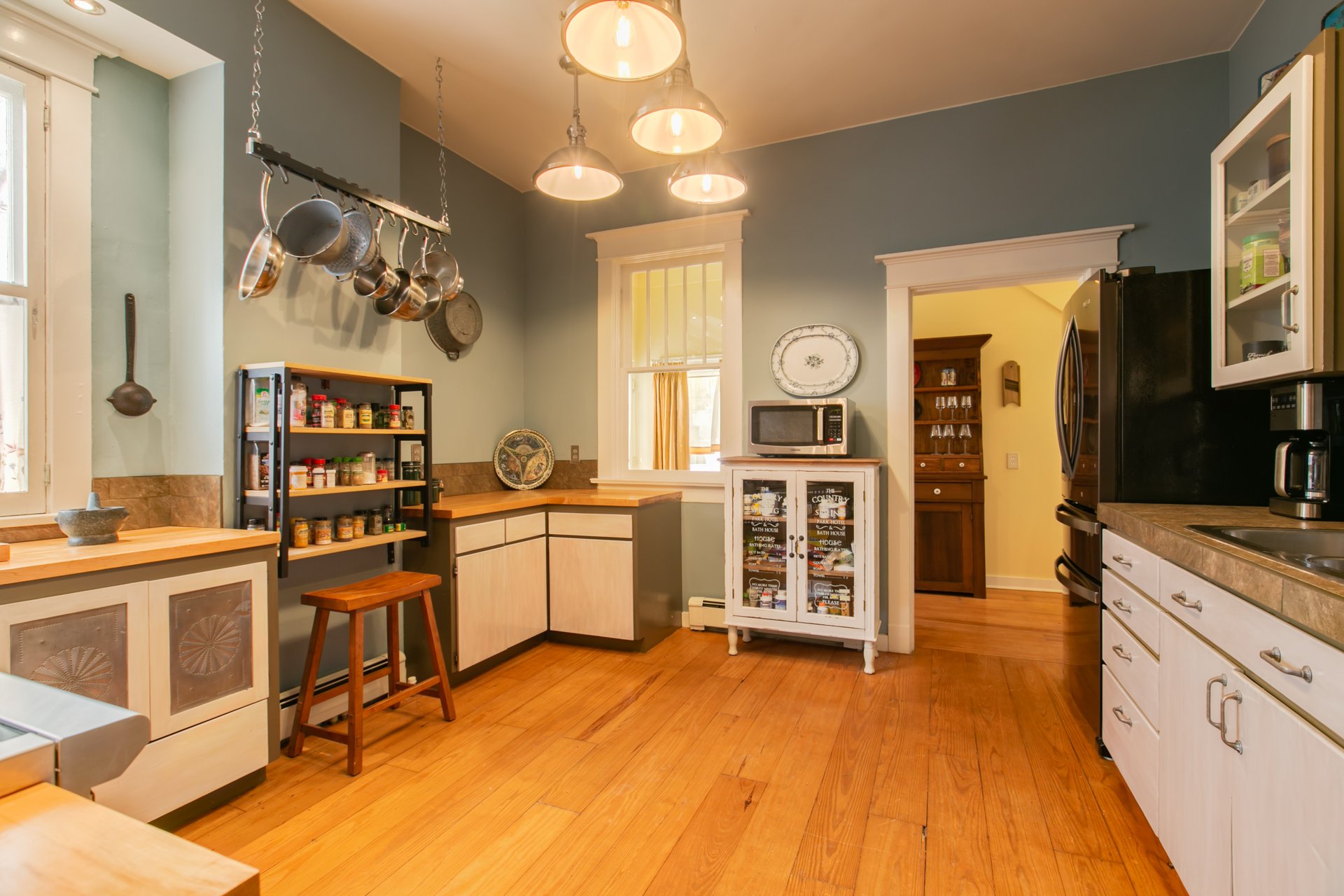 1101 Marquette Ave NW