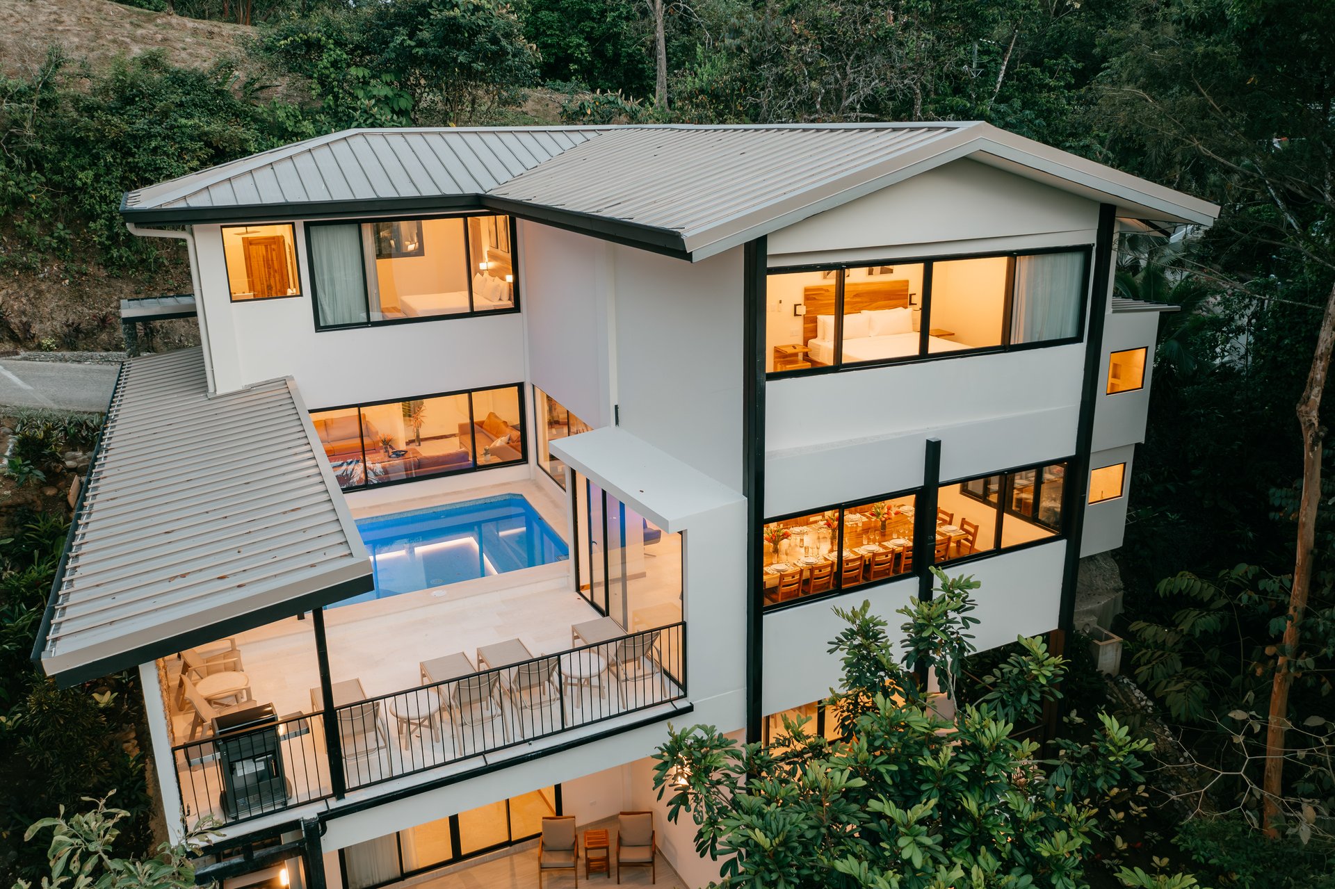 Grand luxury 9 bedroom, 9.5 bath Rainforest & Mountain View Estate near Marina Pez Vela