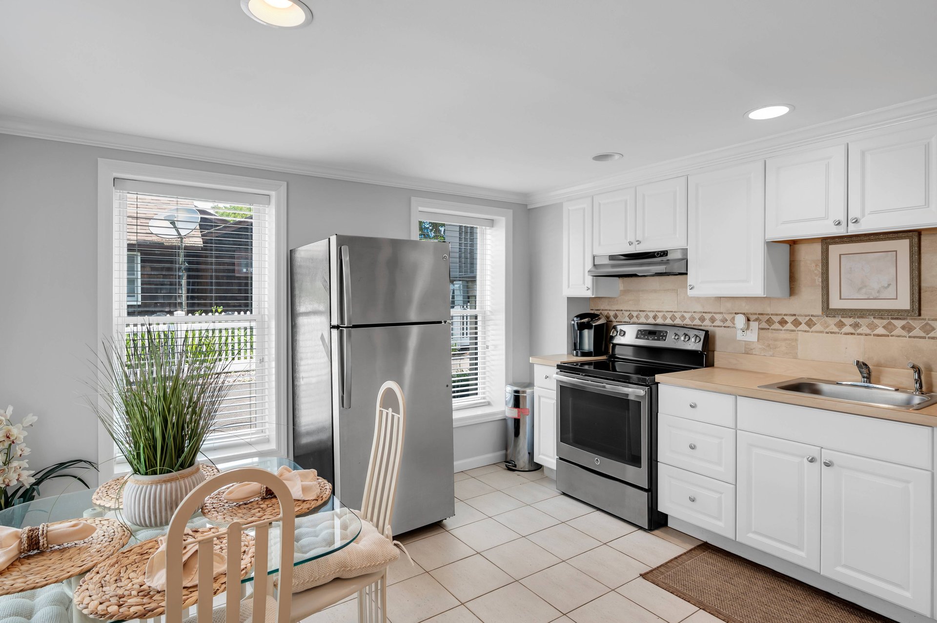 One Bedroom Condo With Outside Seating Area