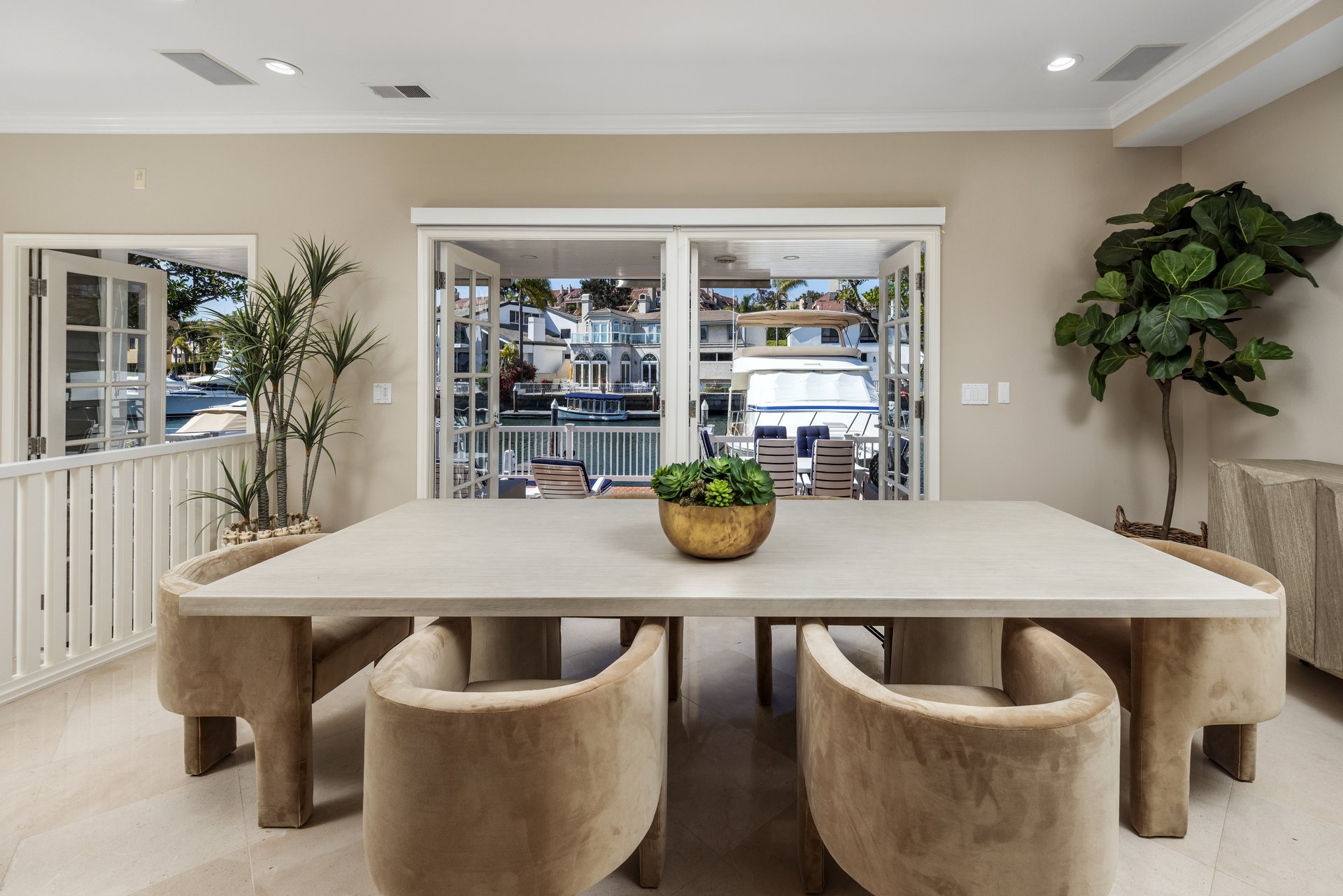 736 Harbor Island Drive 