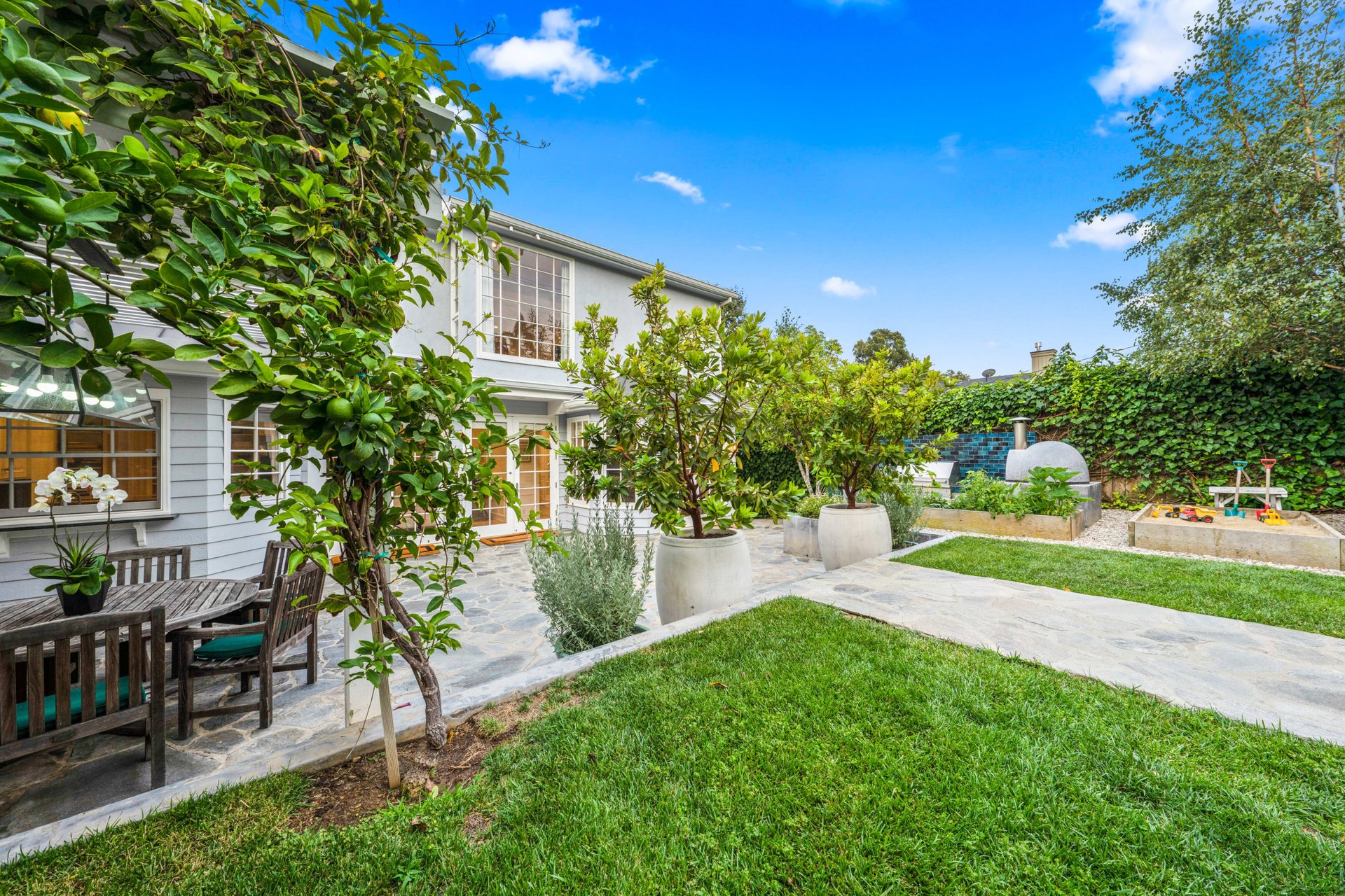181 N Canyon View Dr, Brentwood