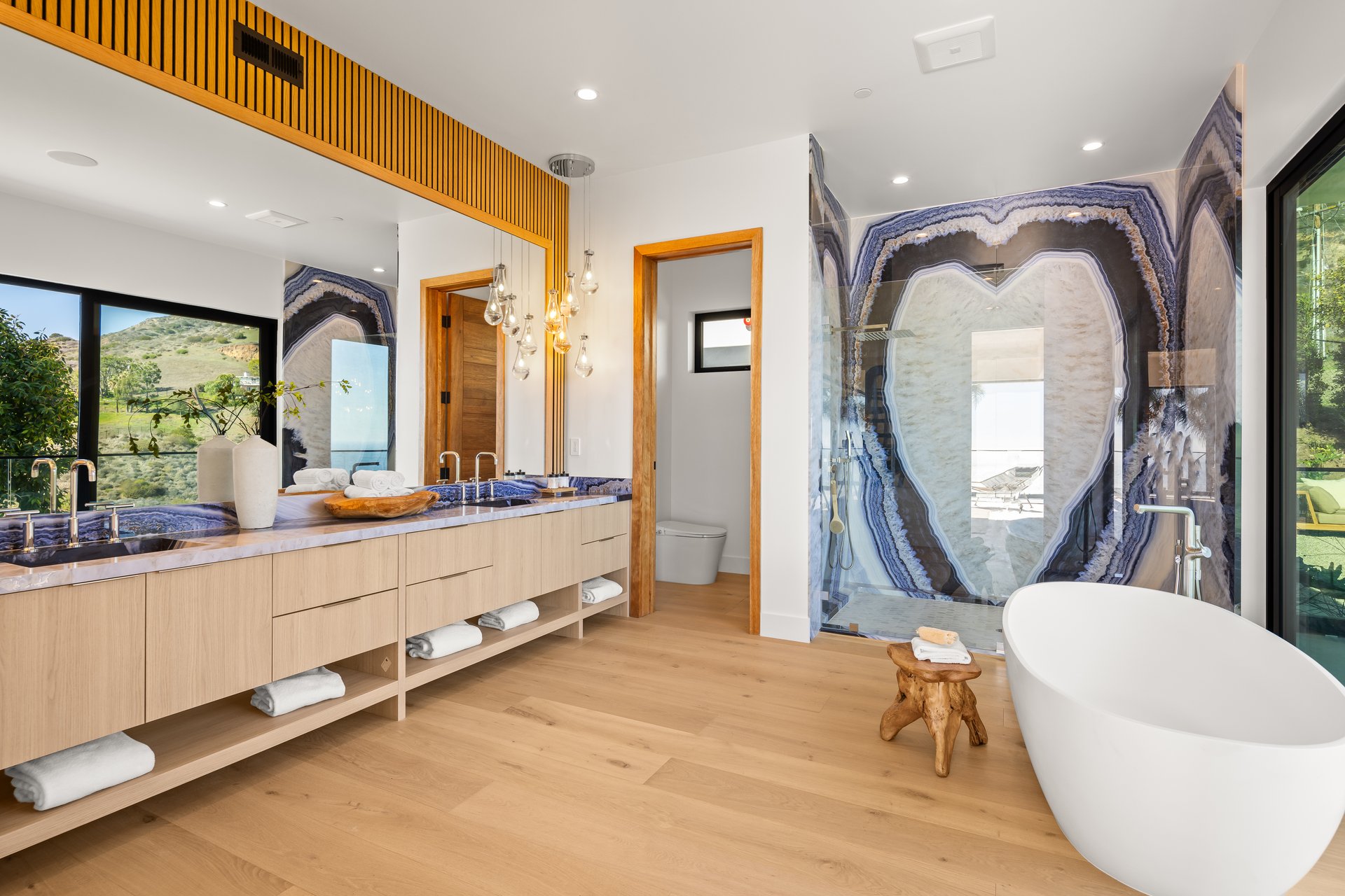 4732 Avenida Del Mar