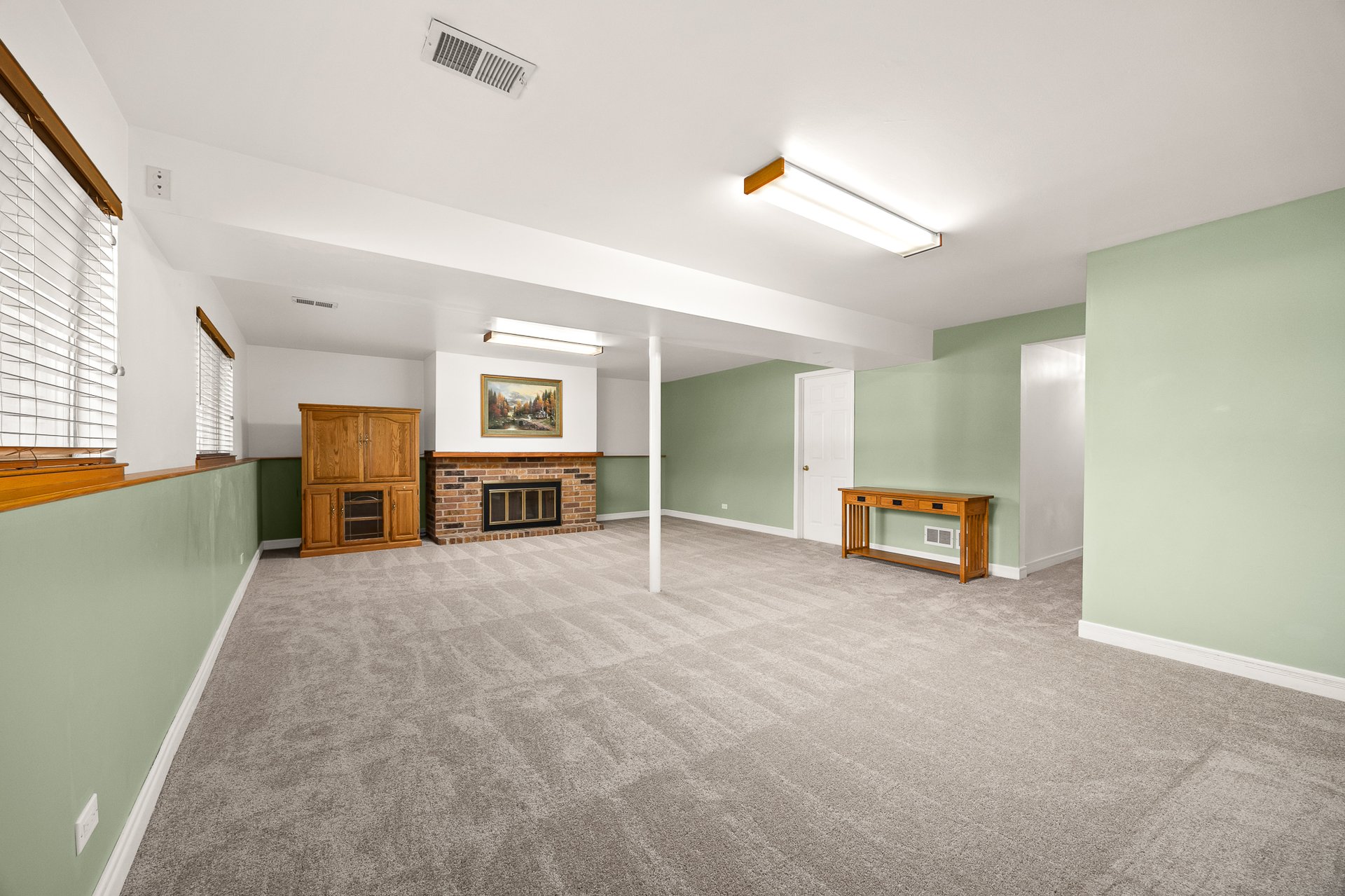 6308 MacArthur Dr, Woodridge