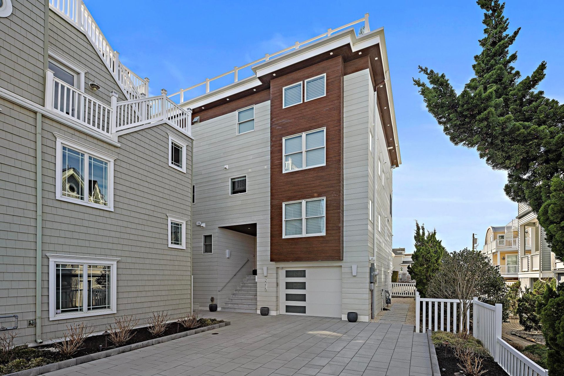 2215 Ocean Ave