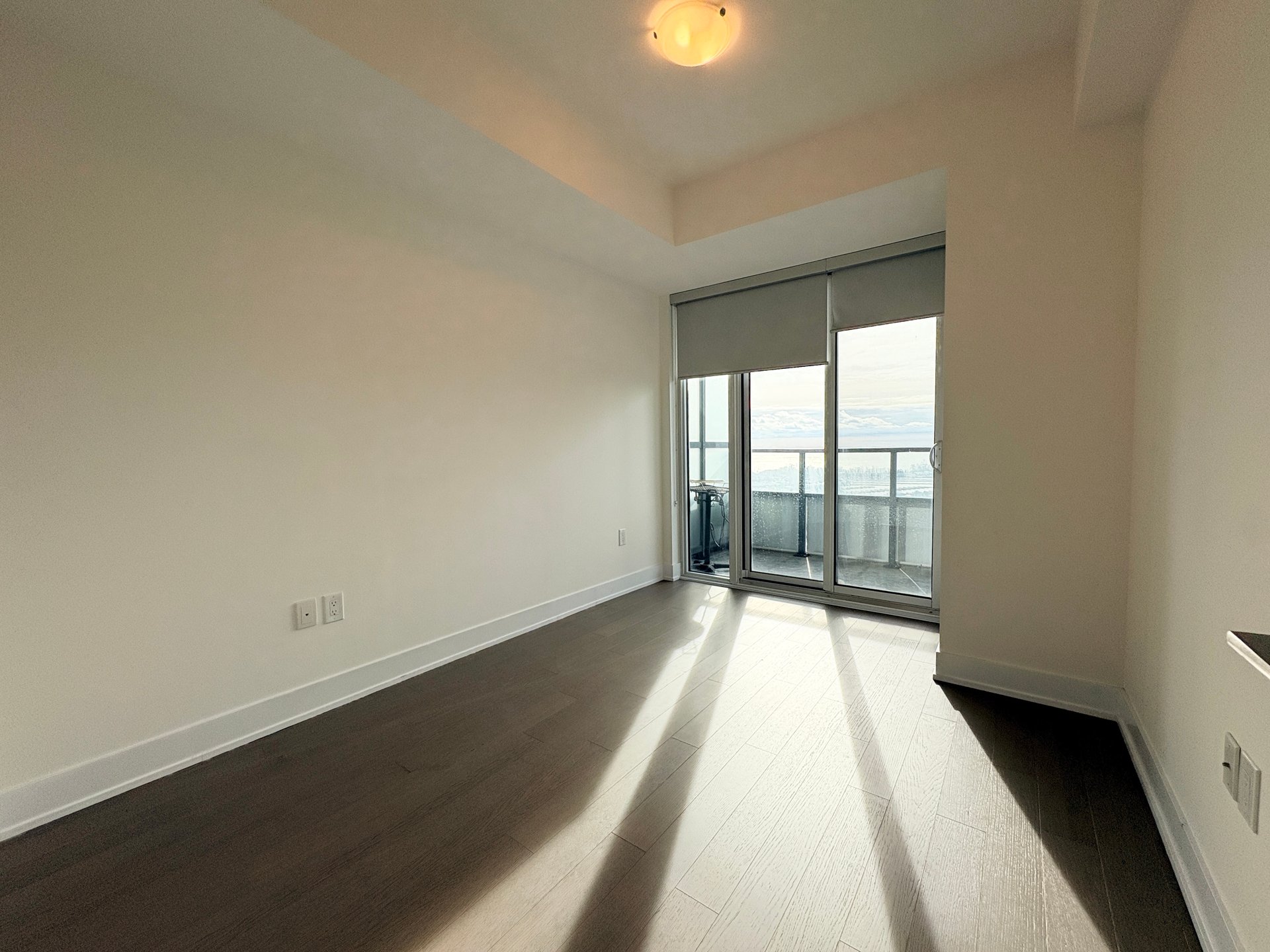 20 Shore Breeze Drive 1502