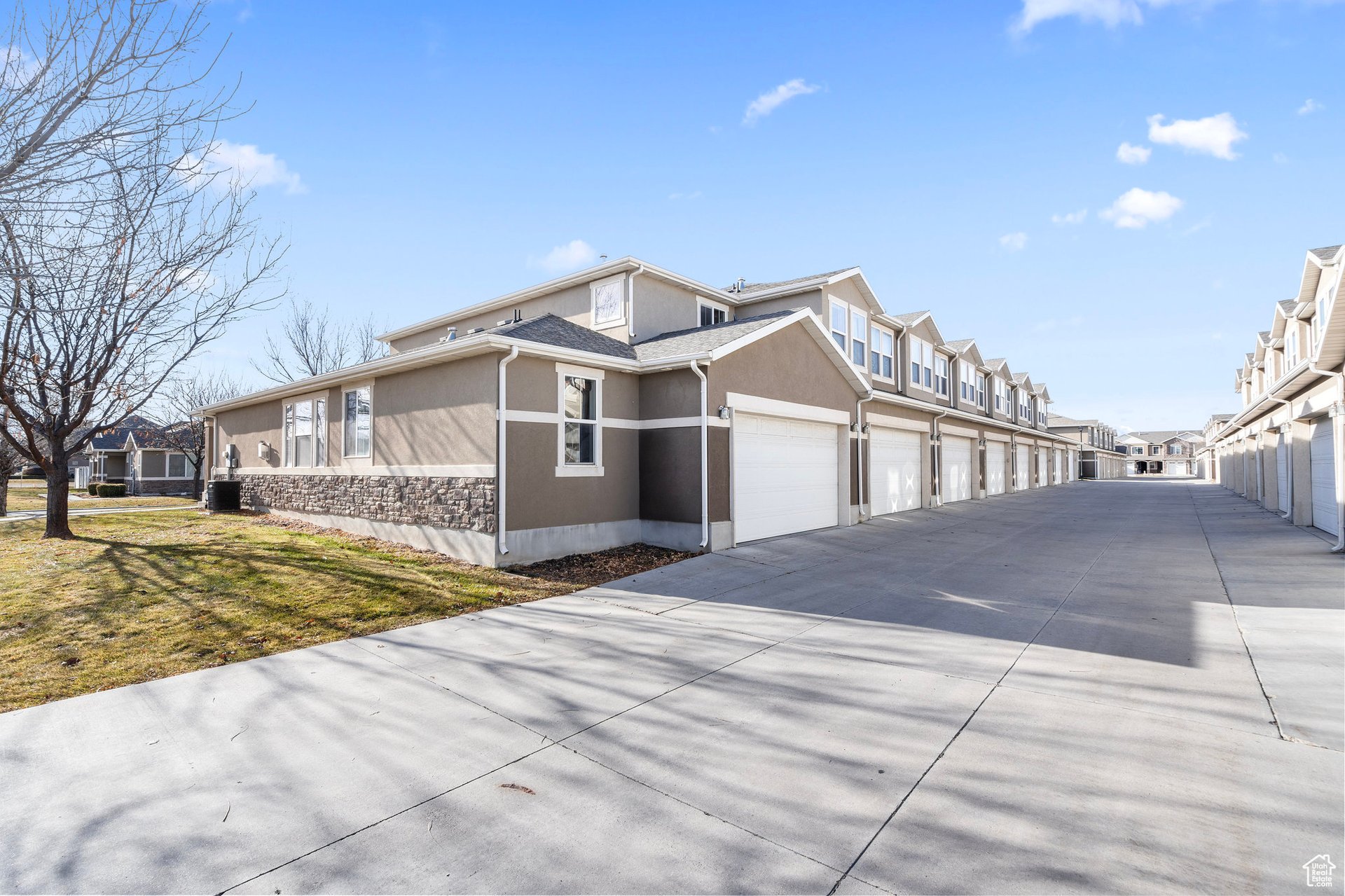 872 W Berkeley Dr