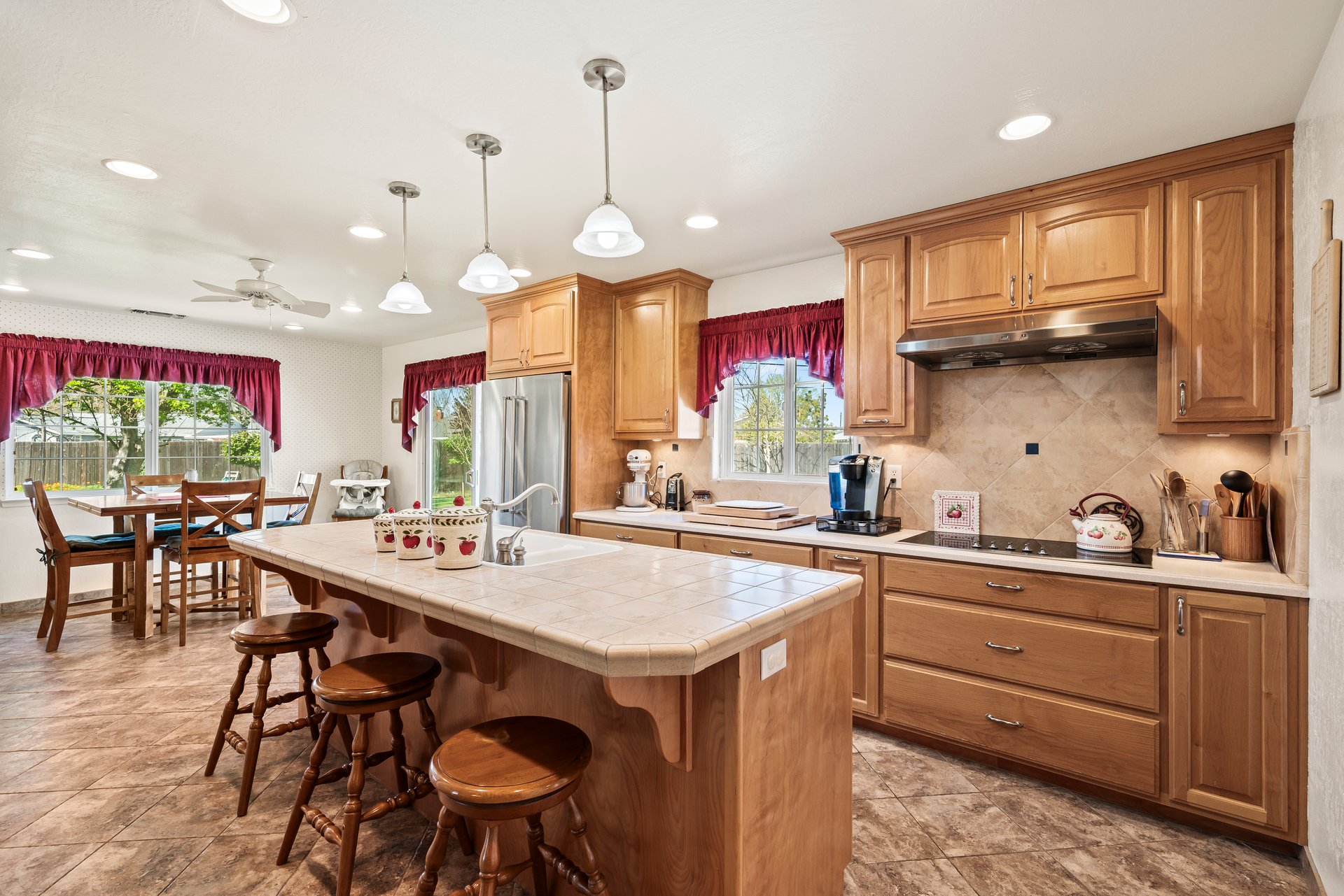 3529 Ridgewood Way
