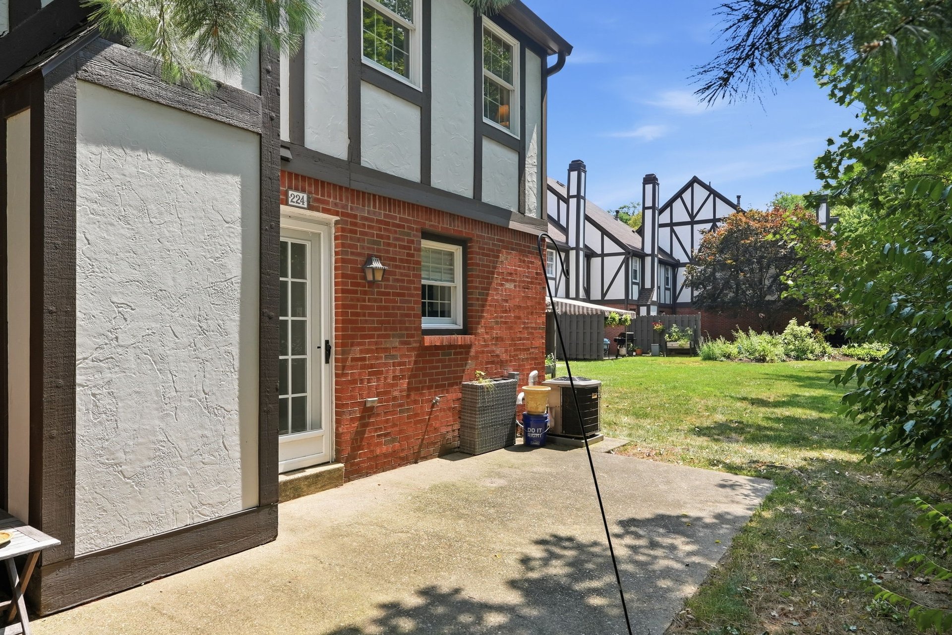 224 Thornberry Circle