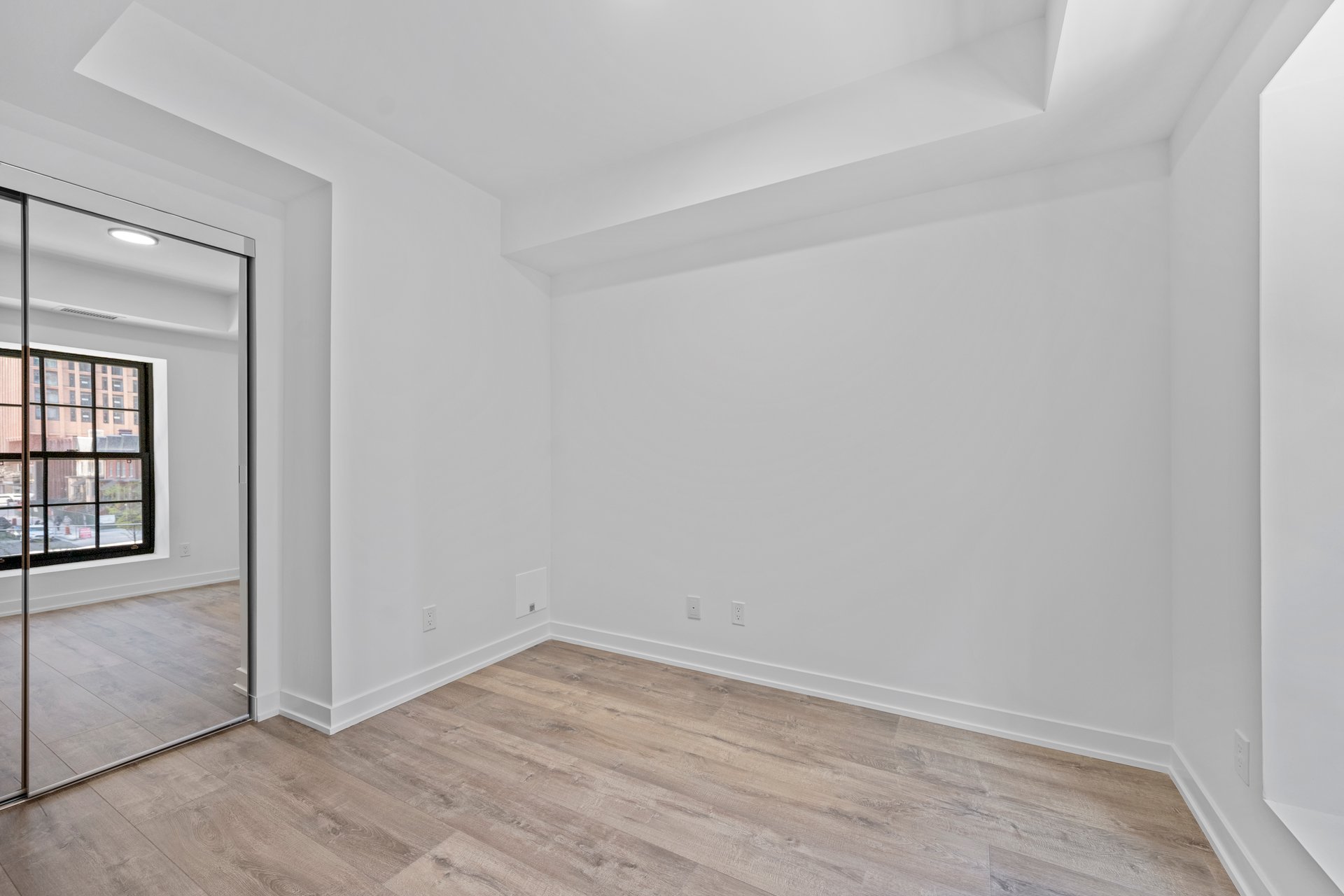 327 King Street W 307