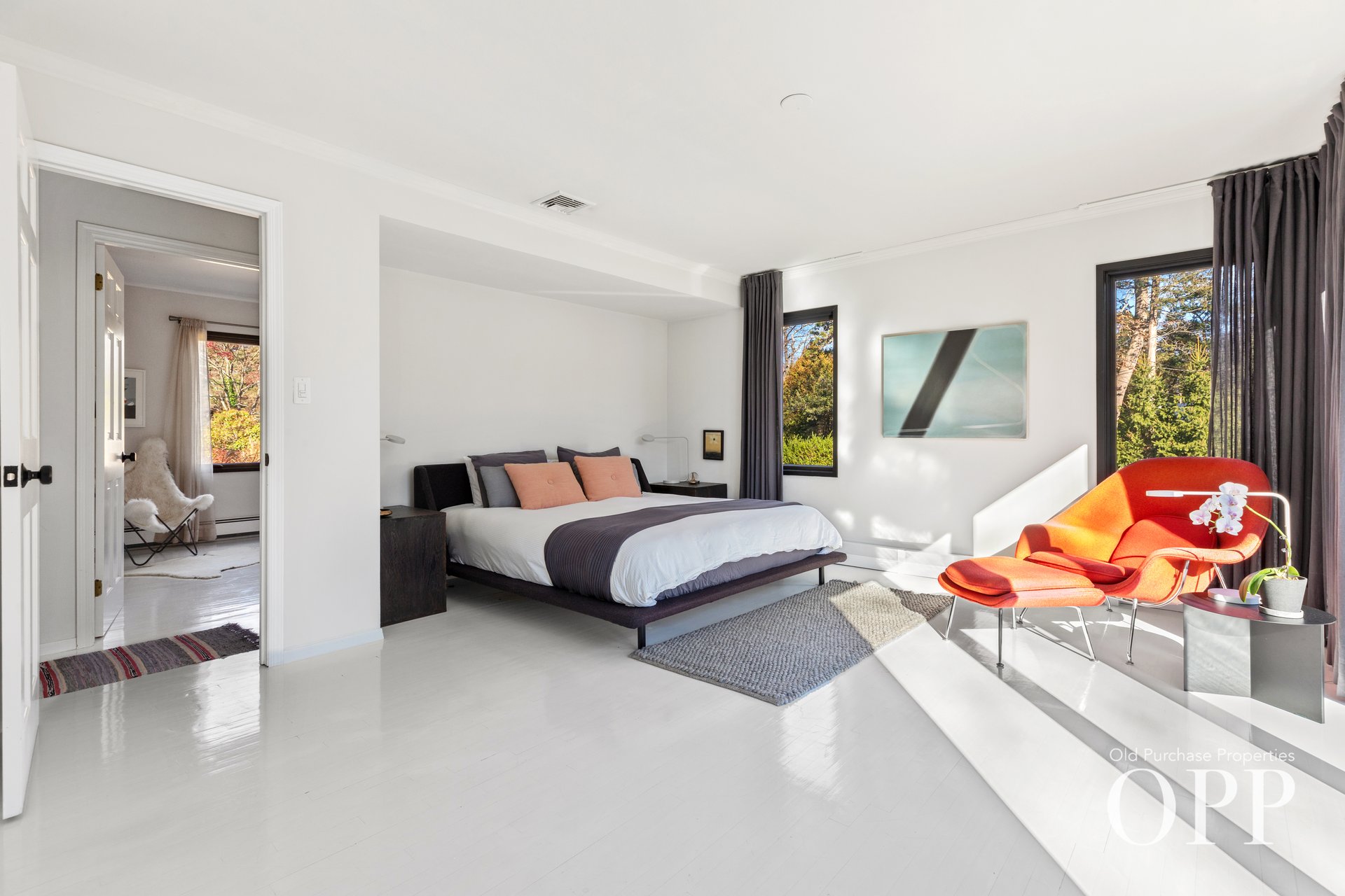 A SUNLIT RETREAT IN PICTURESQUE LOCATION