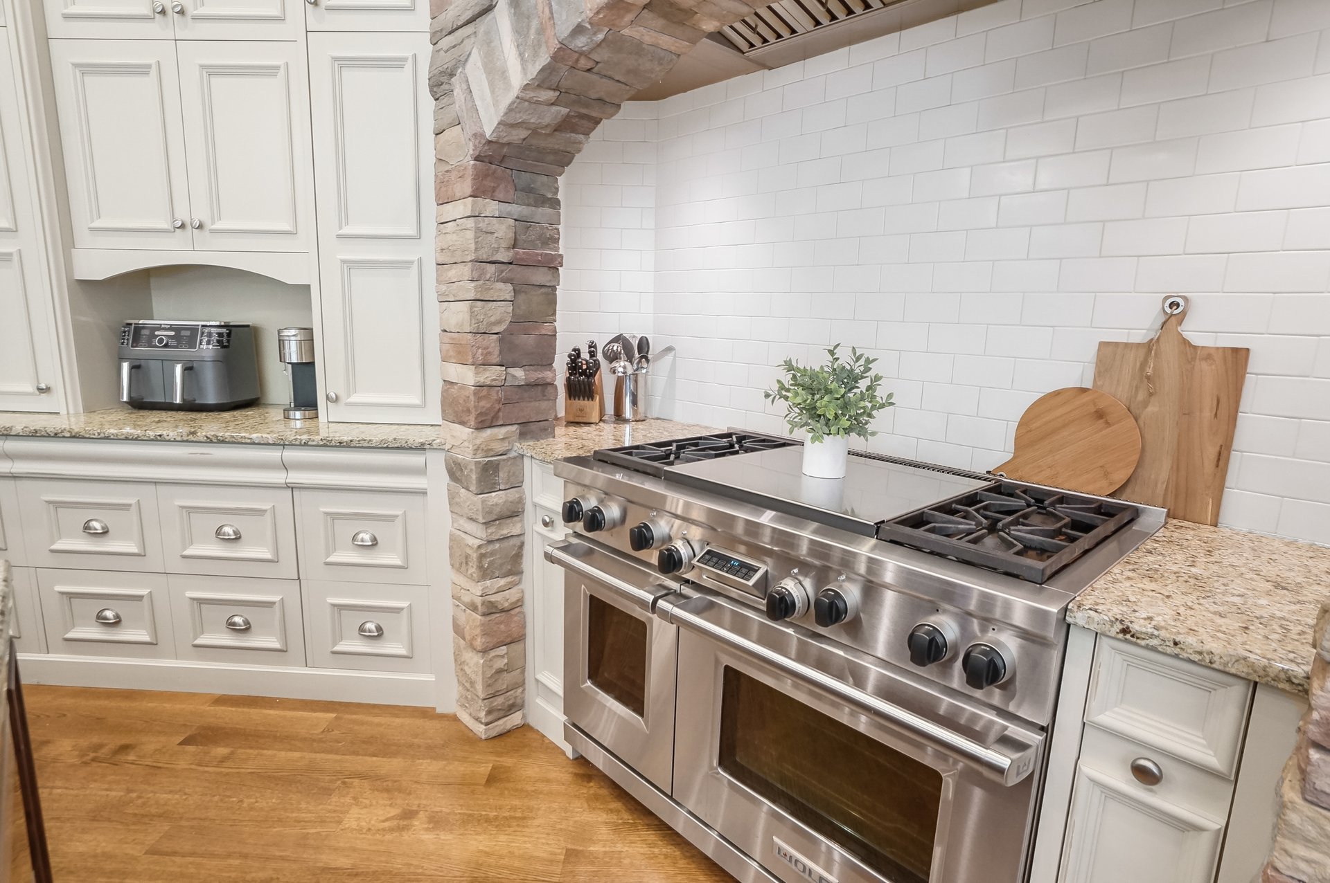 12172 Woodline