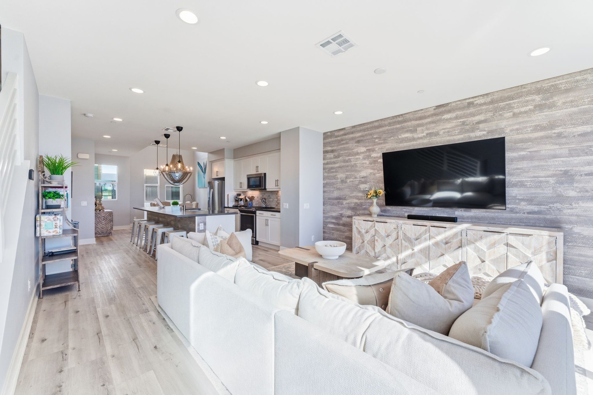1650 Topanga
