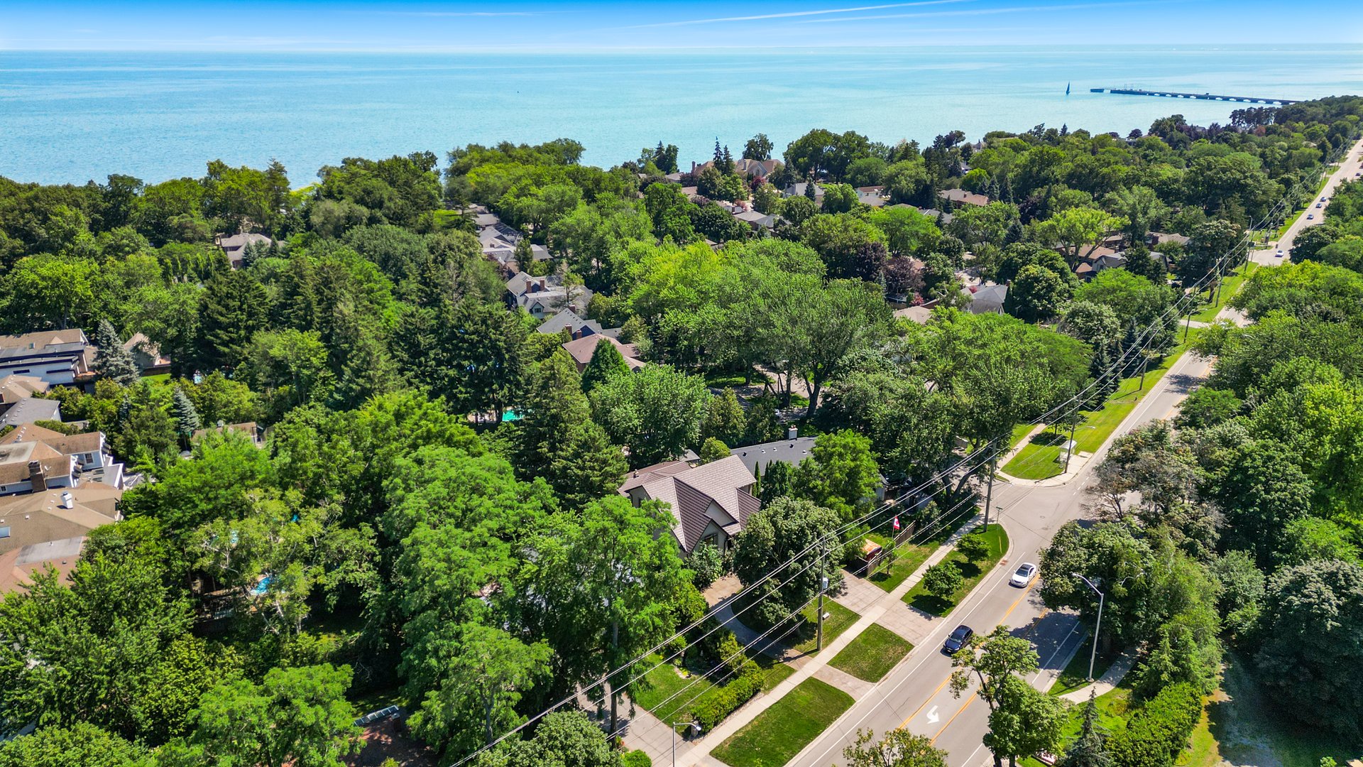  3168 Lakeshore Rd W