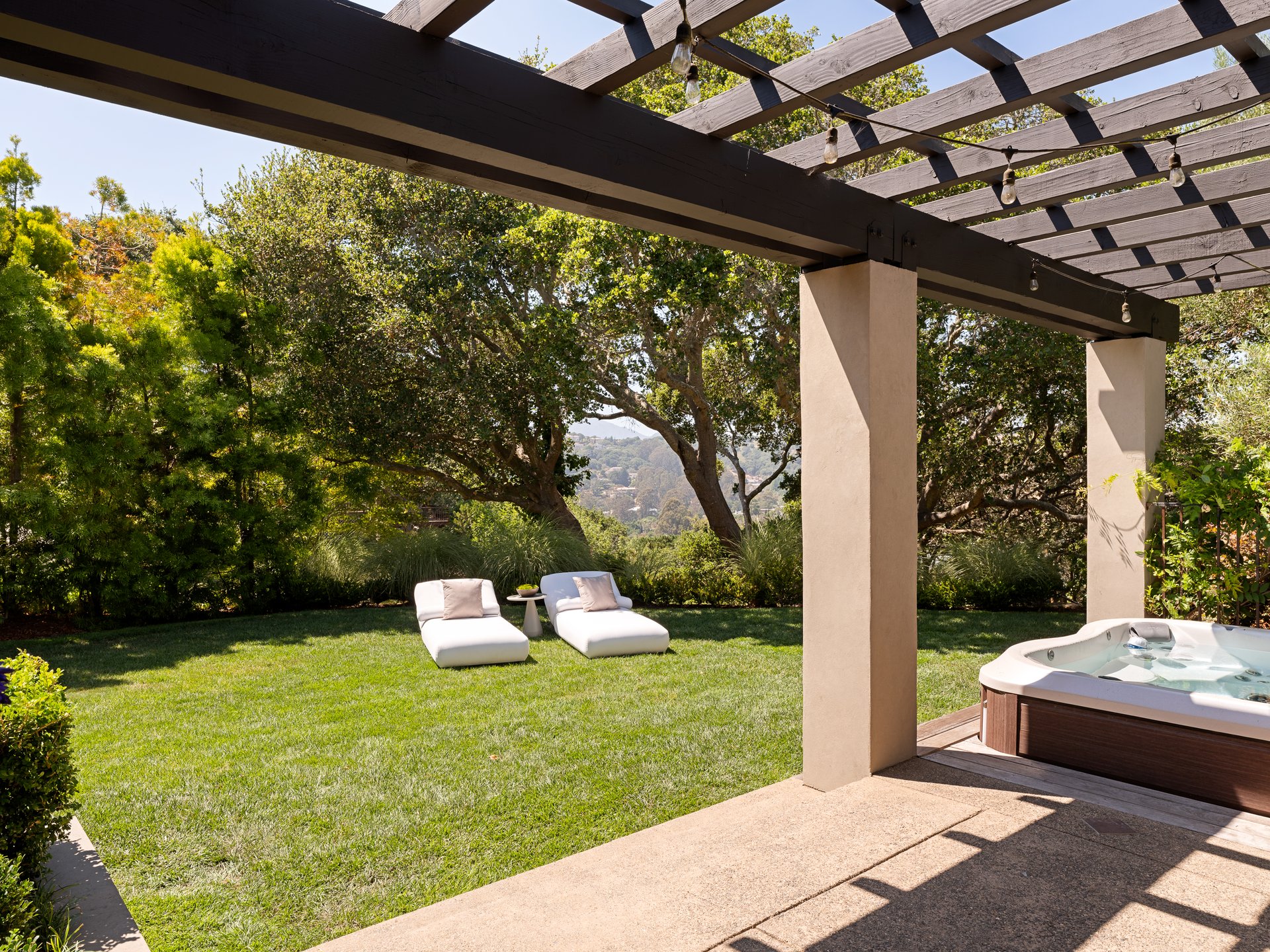 Architectural Modernism, Bay Views, and Exceptional Outdoor Living