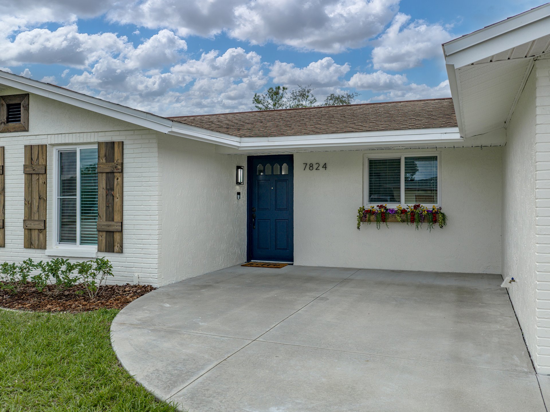 7824 LOTUS DR