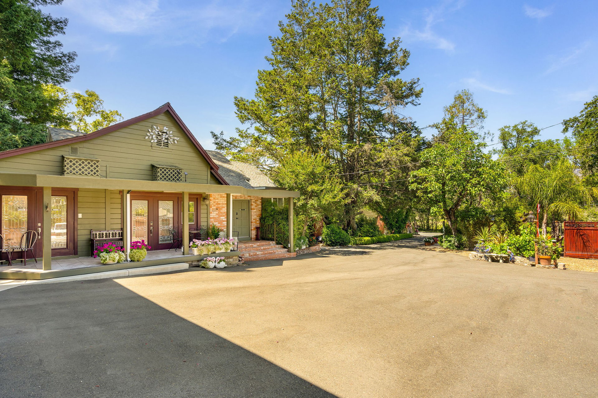 3037 Foothill Blvd
