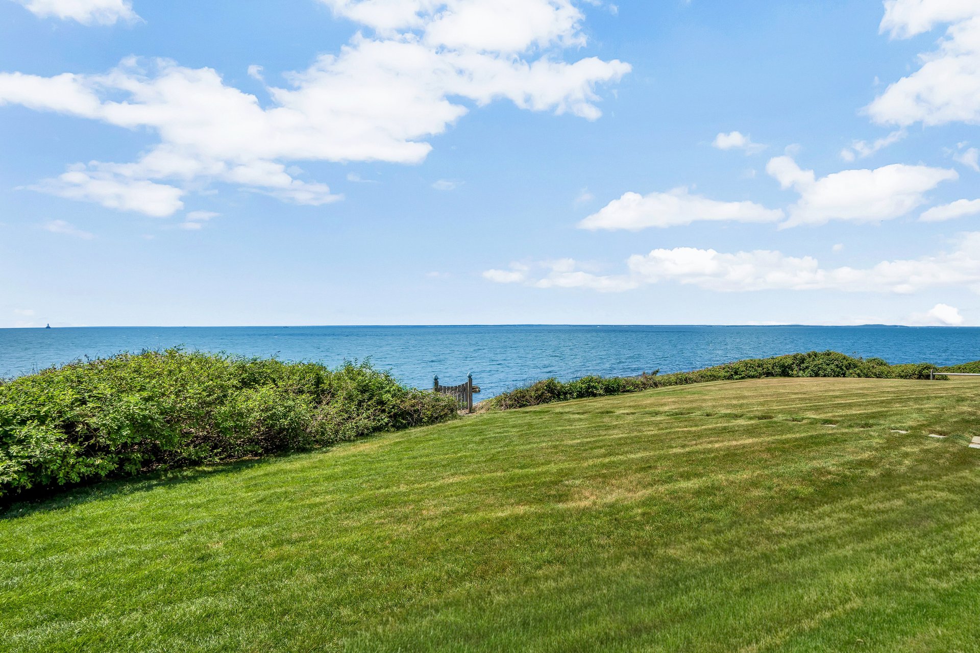 Panoramic Views on Nyes Neck
