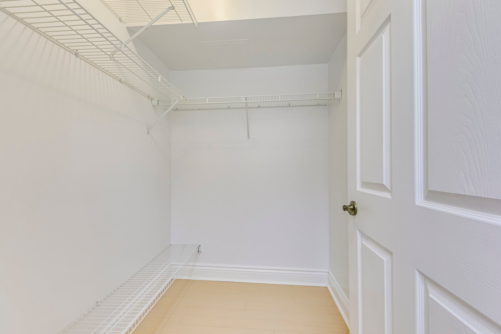 185 Robinson St 205