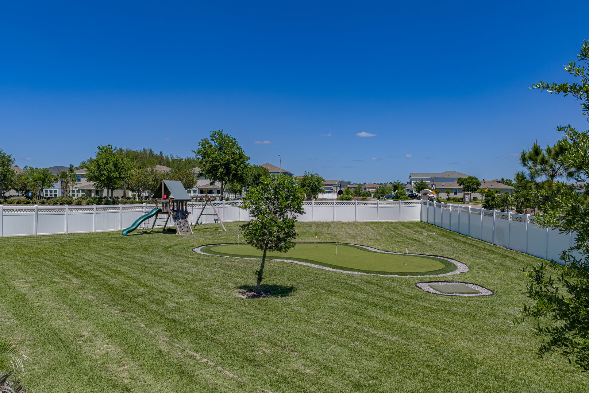 6883 BRADBURY CIR