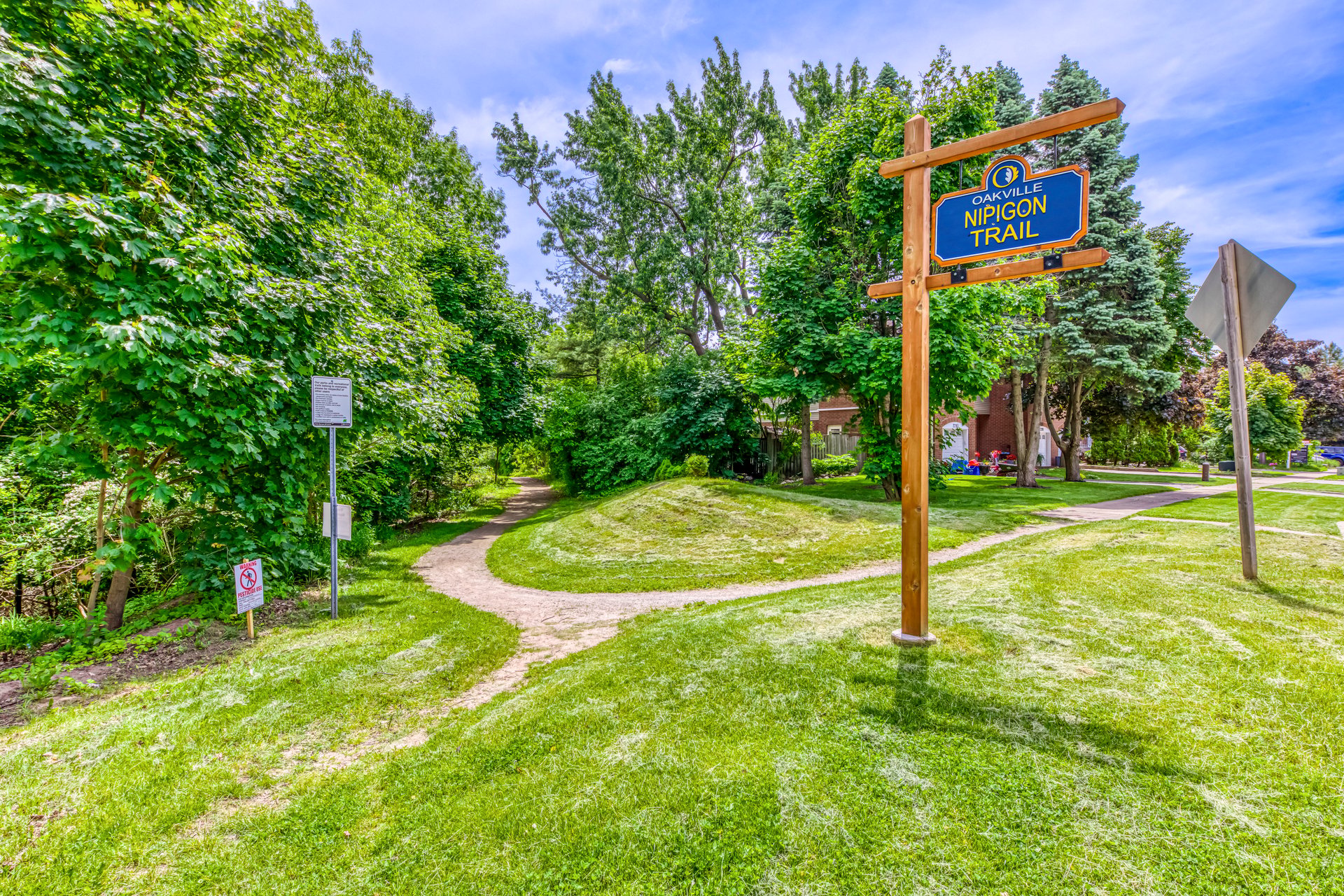 2285 Munn's Ave