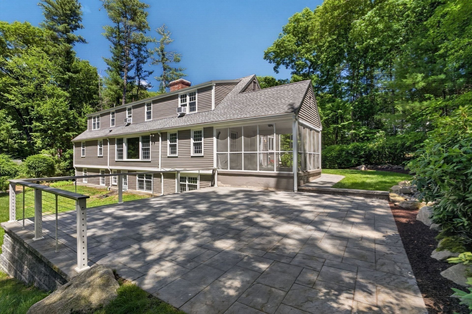 96 Draper Rd, Wayland