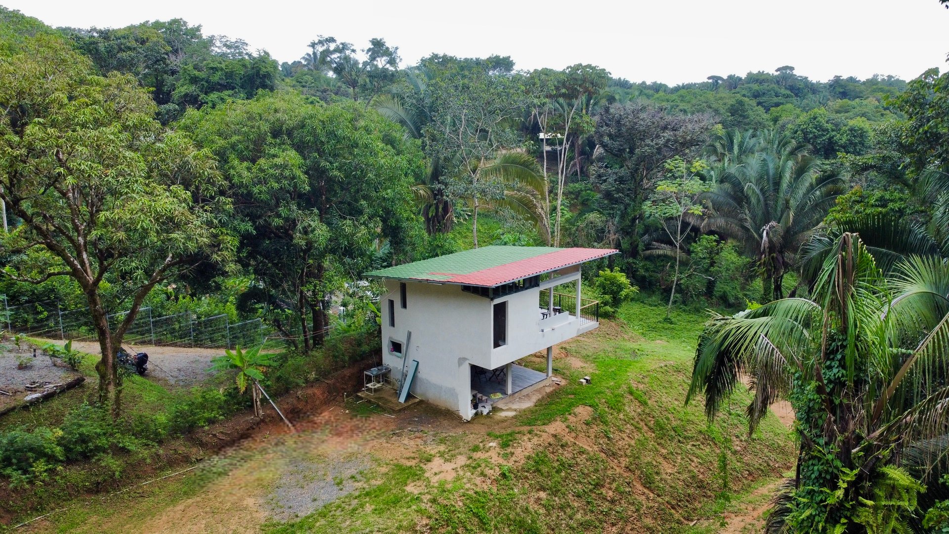 Investment Opportunity in Playa Hermosa – Fixer-Upper with Great Potential!