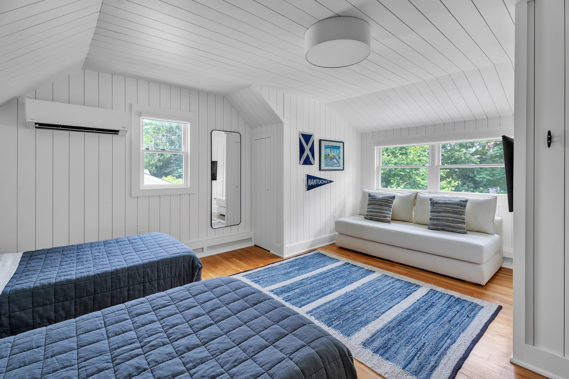  Stylish Cape Cod Retreat