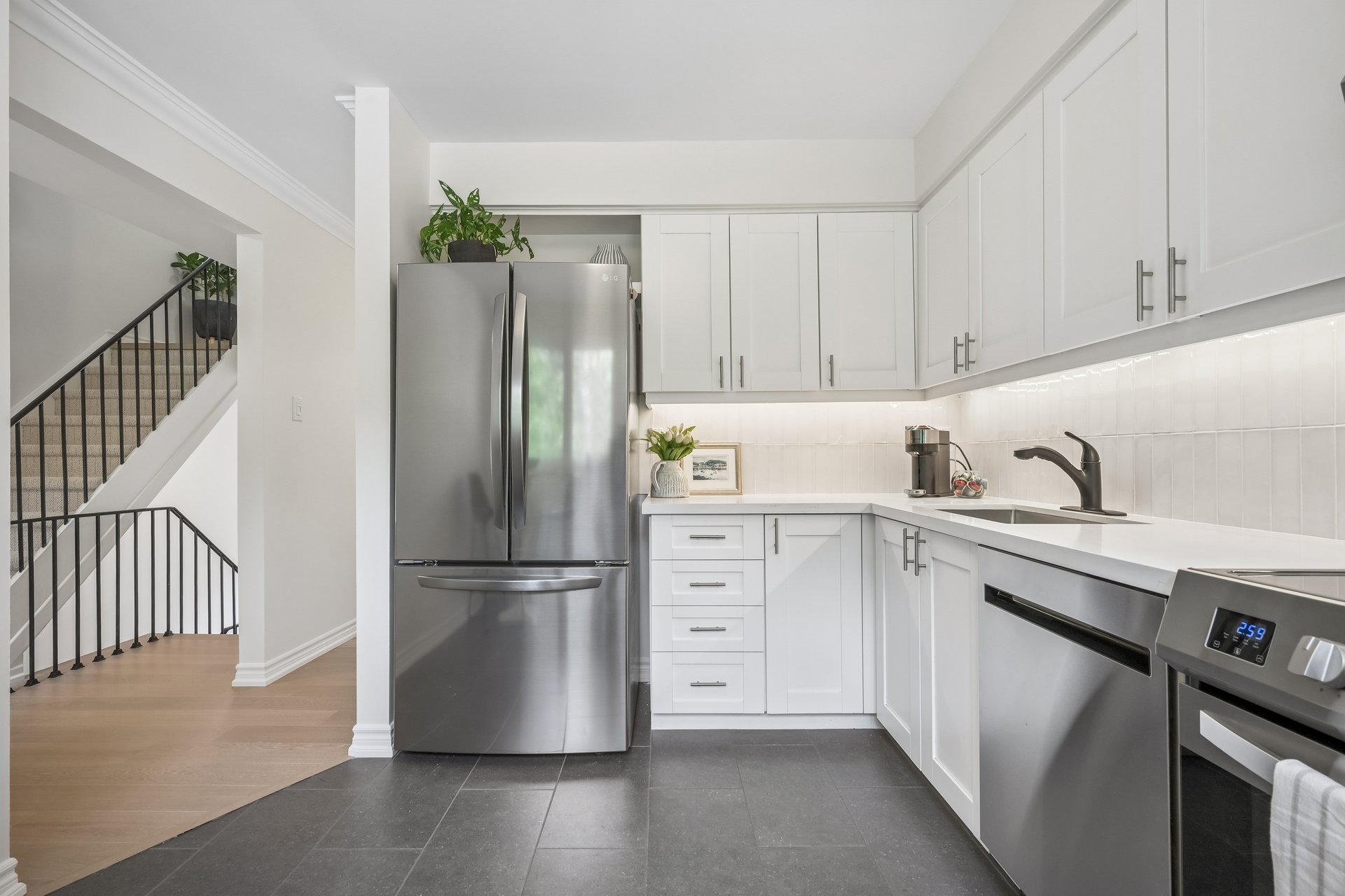 Lakeside living in the heart of Bronte!