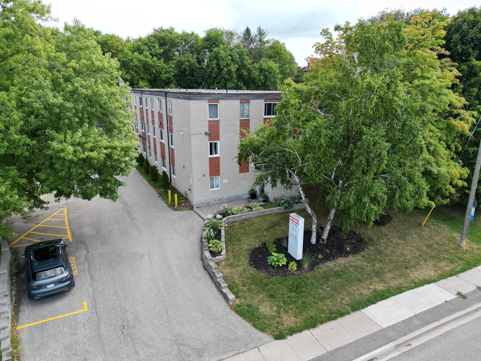 31 Huron Heights Dr