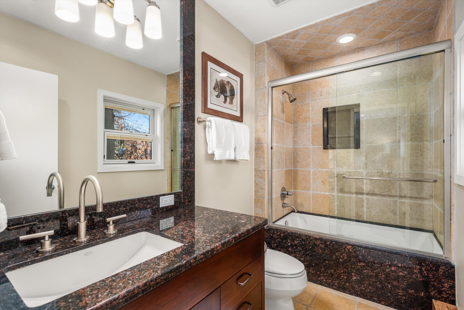 Aspen Core Luxury: Walk to the Gondola from this Spacious Townhome