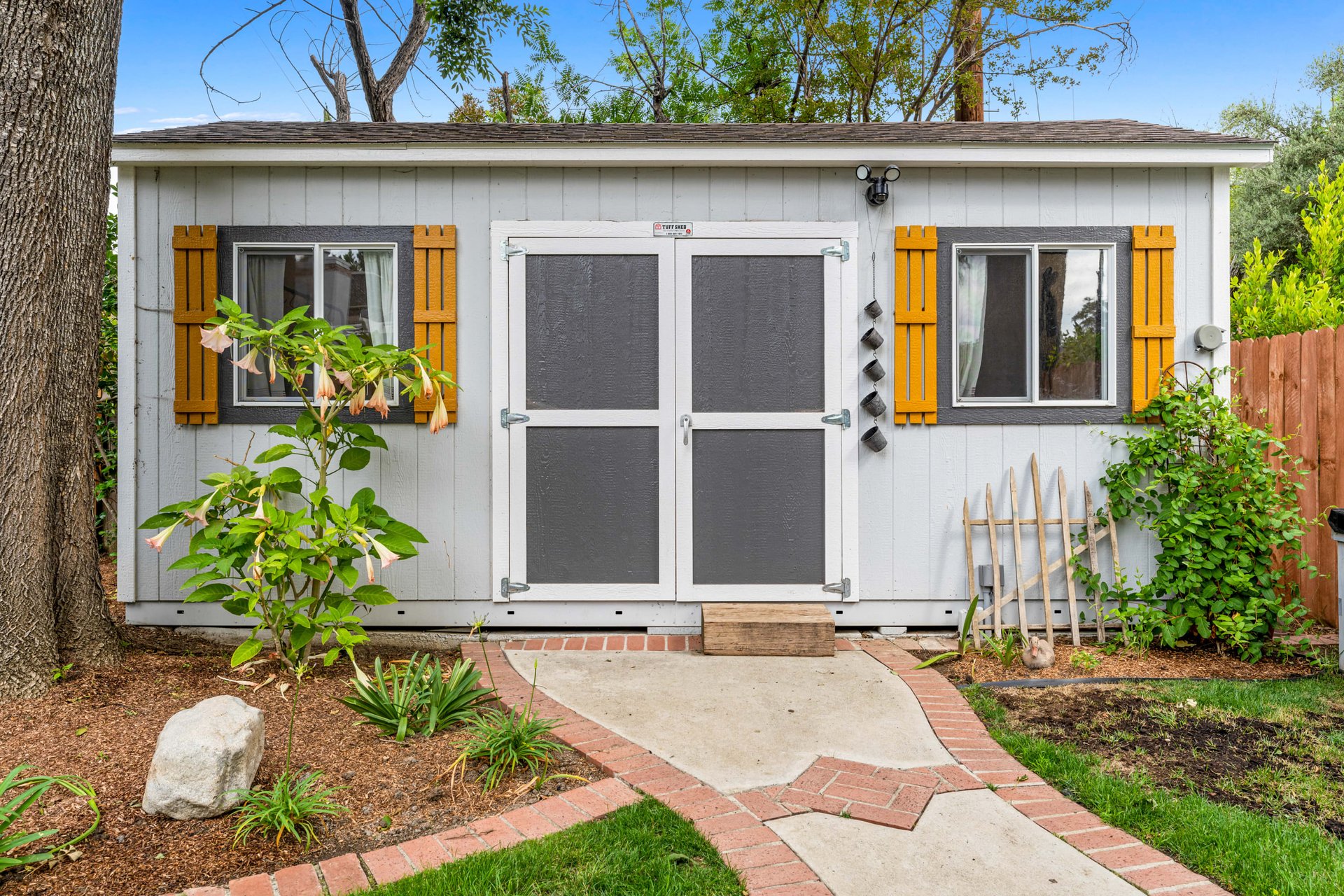 23222 Ostronic Dr, Woodland Hills