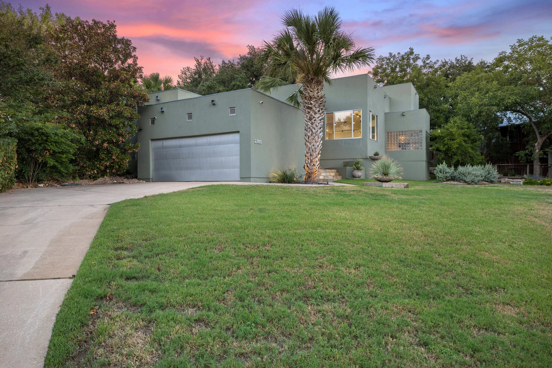 2700 De Soto DR