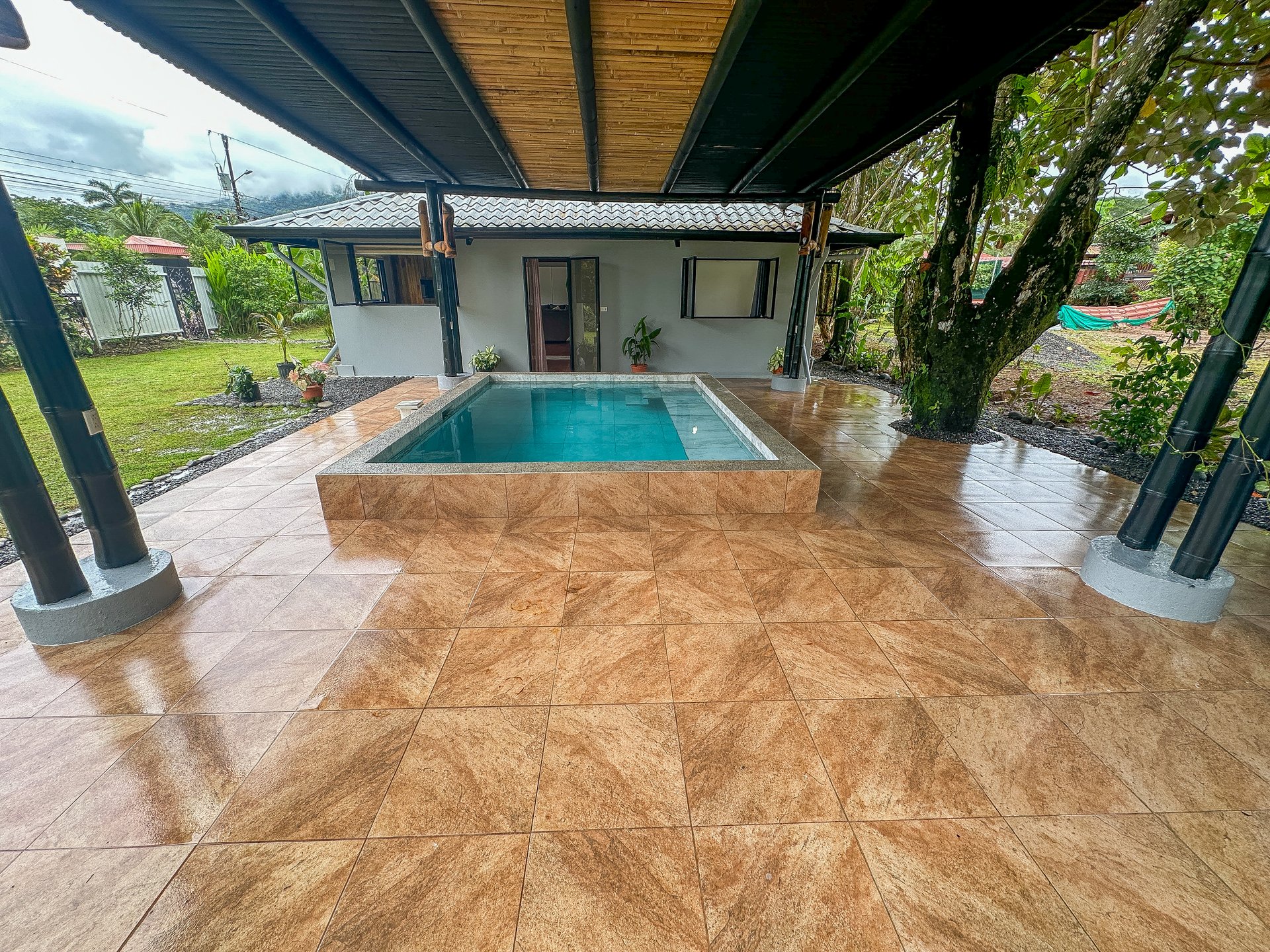 Contemporary 3-bed home surrounded by Uvita’s services and amenities but just a short stroll to tropical beaches