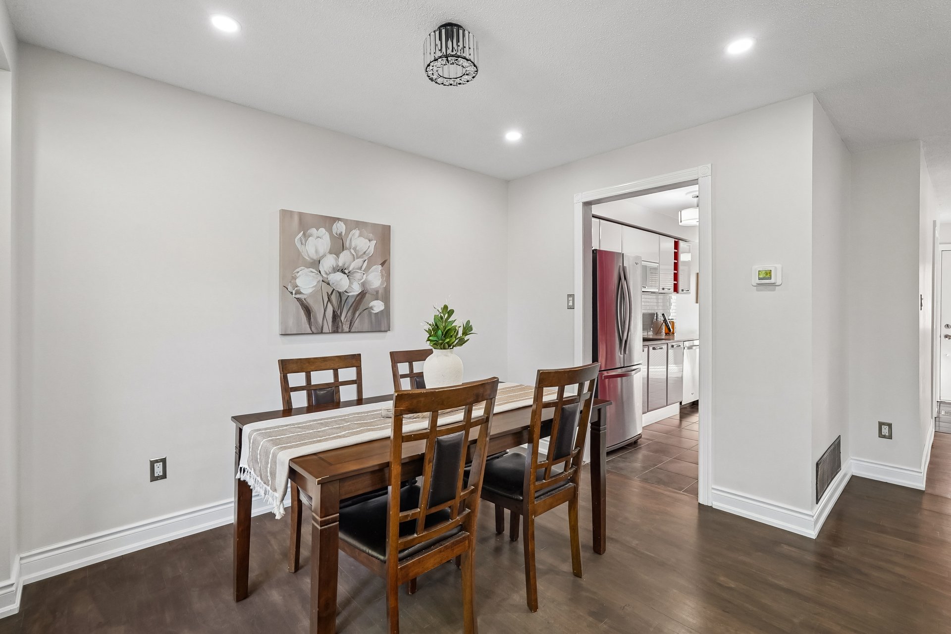 Move-in ready in the heart of Glen Abbey