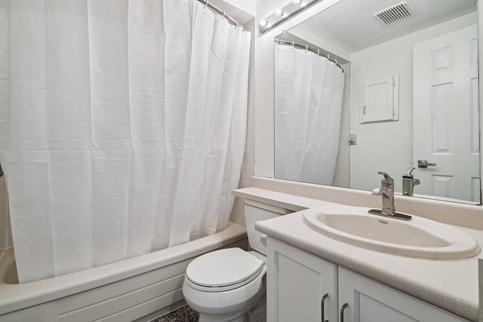Spacious 3 Bedroom Townhome in College Park