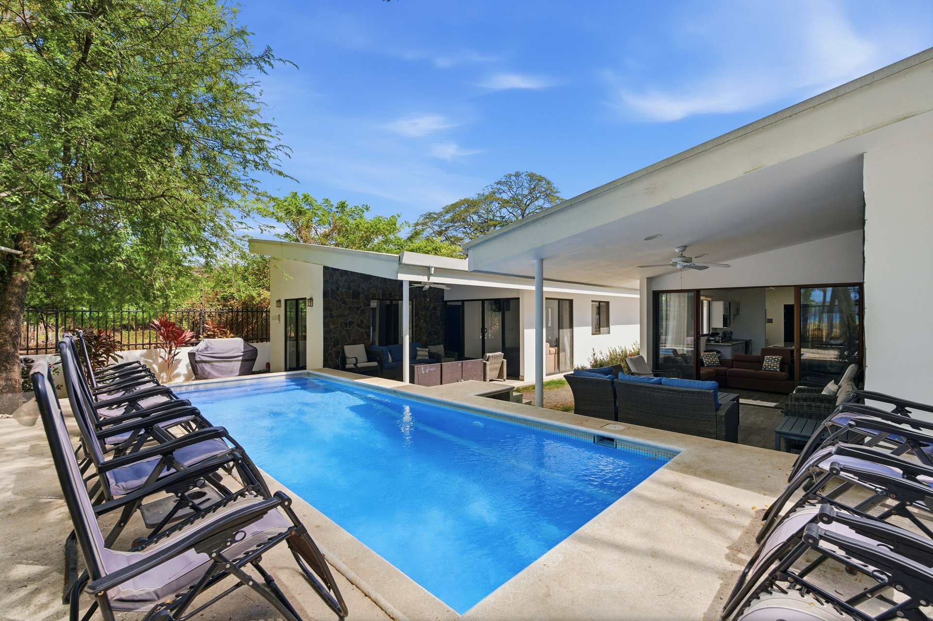 Three Mermaids | Beachfront 10-Bedroom Pod-Style Residence with Pool in Playa Flamingo