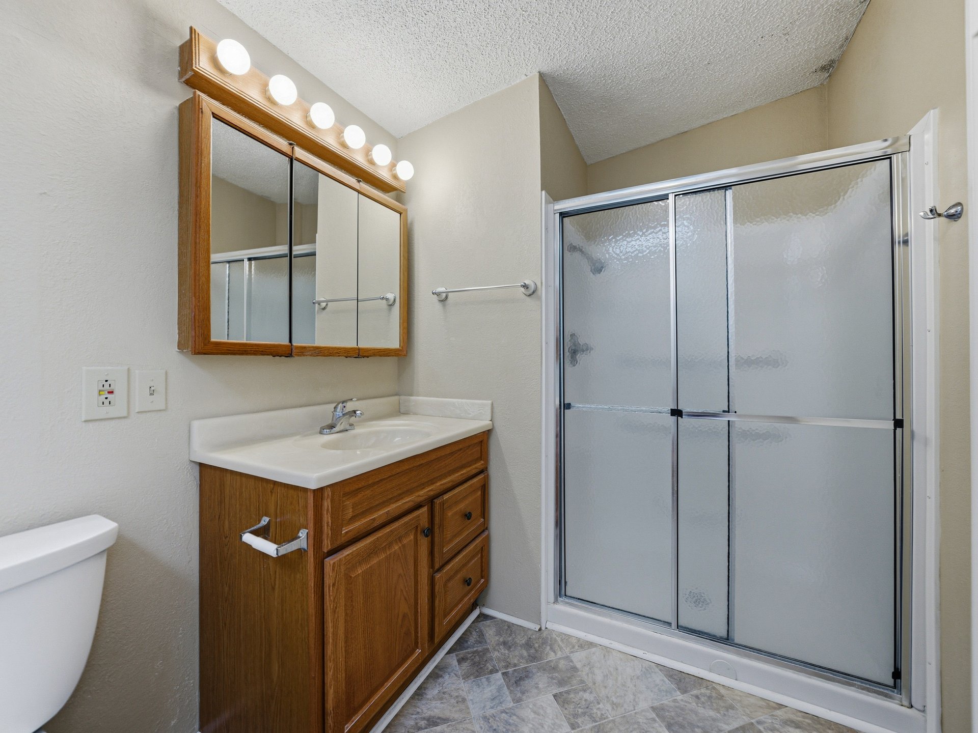 3822 DAMIAN DR