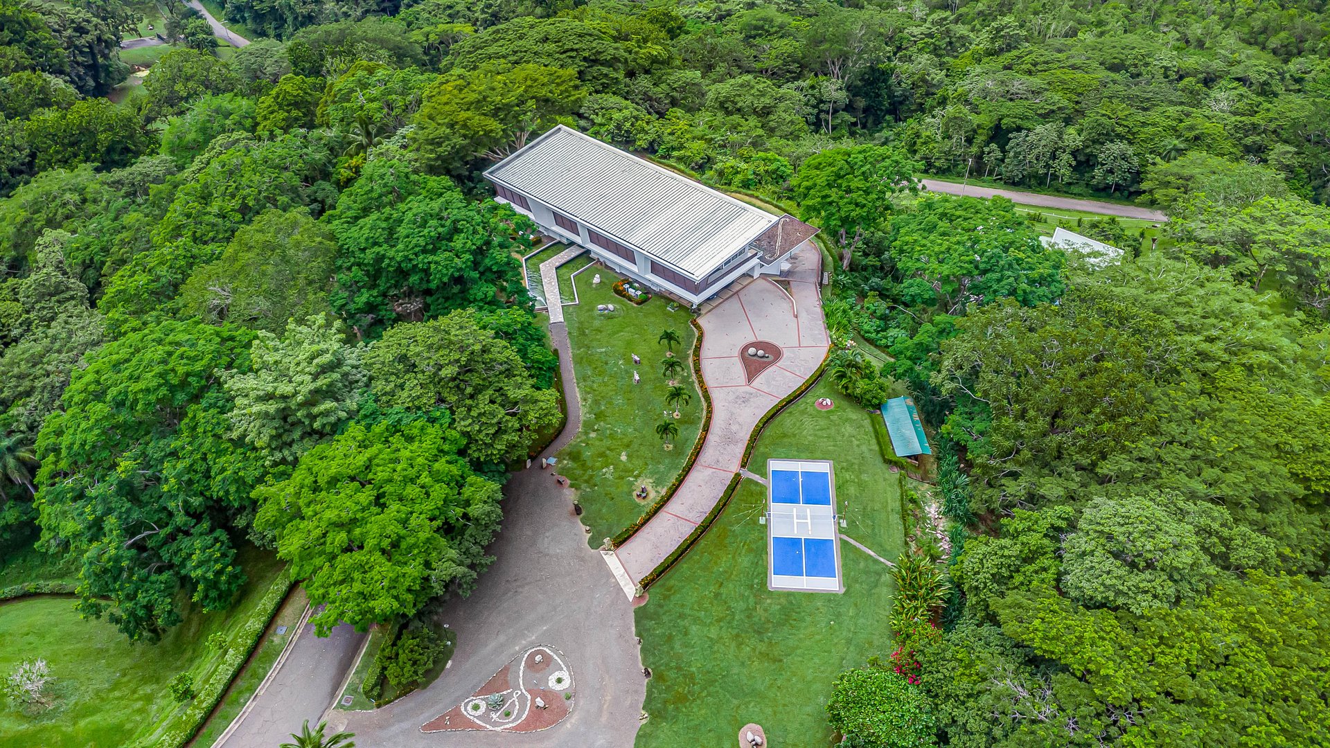 Nativa Contemporary Infinity Views | Luxury Rainforest Estate with Pacific Ocean Views