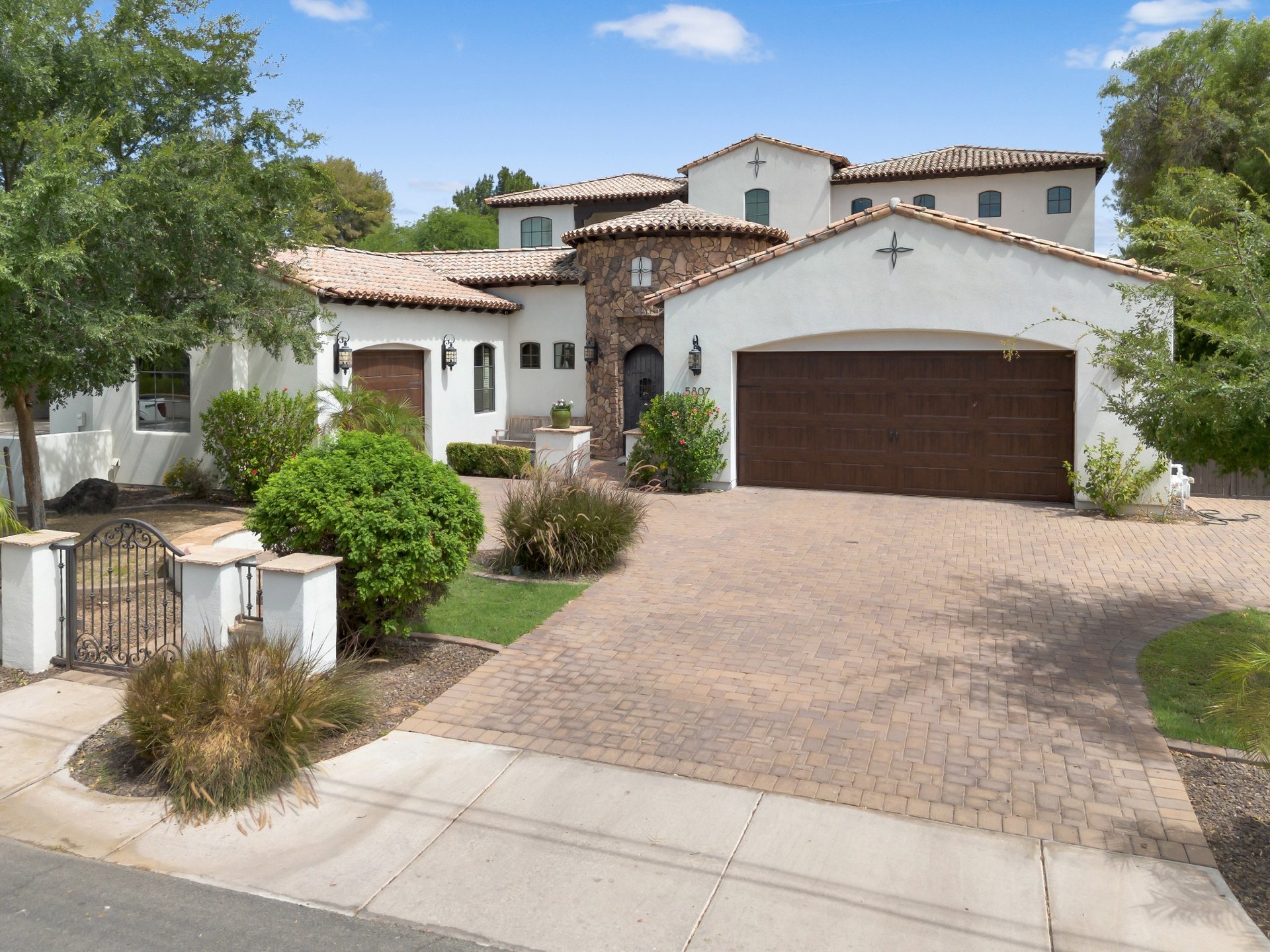5807 E ORANGE BLOSSOM Lane