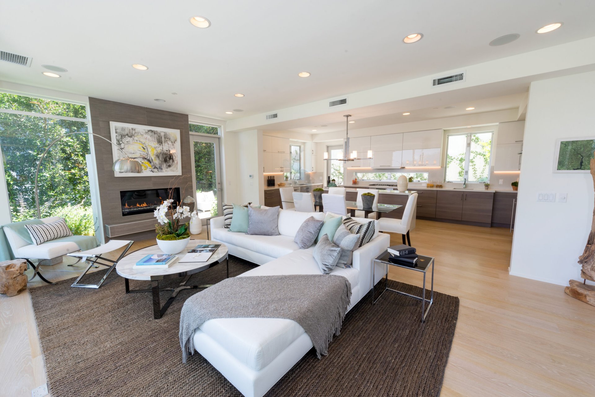 7350 Pacific View Dr