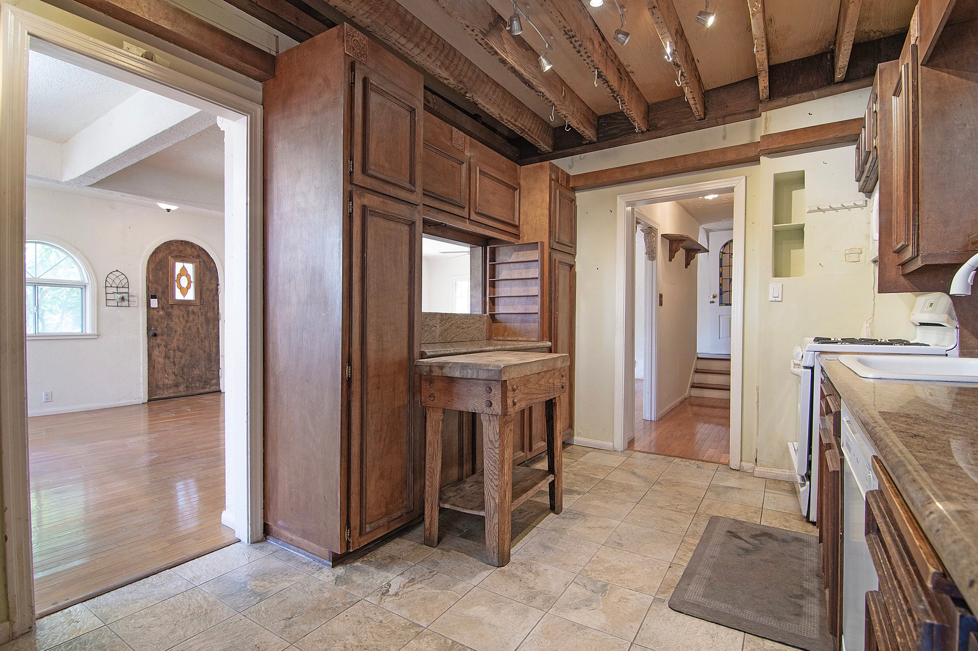 6131 Glen Tower St.