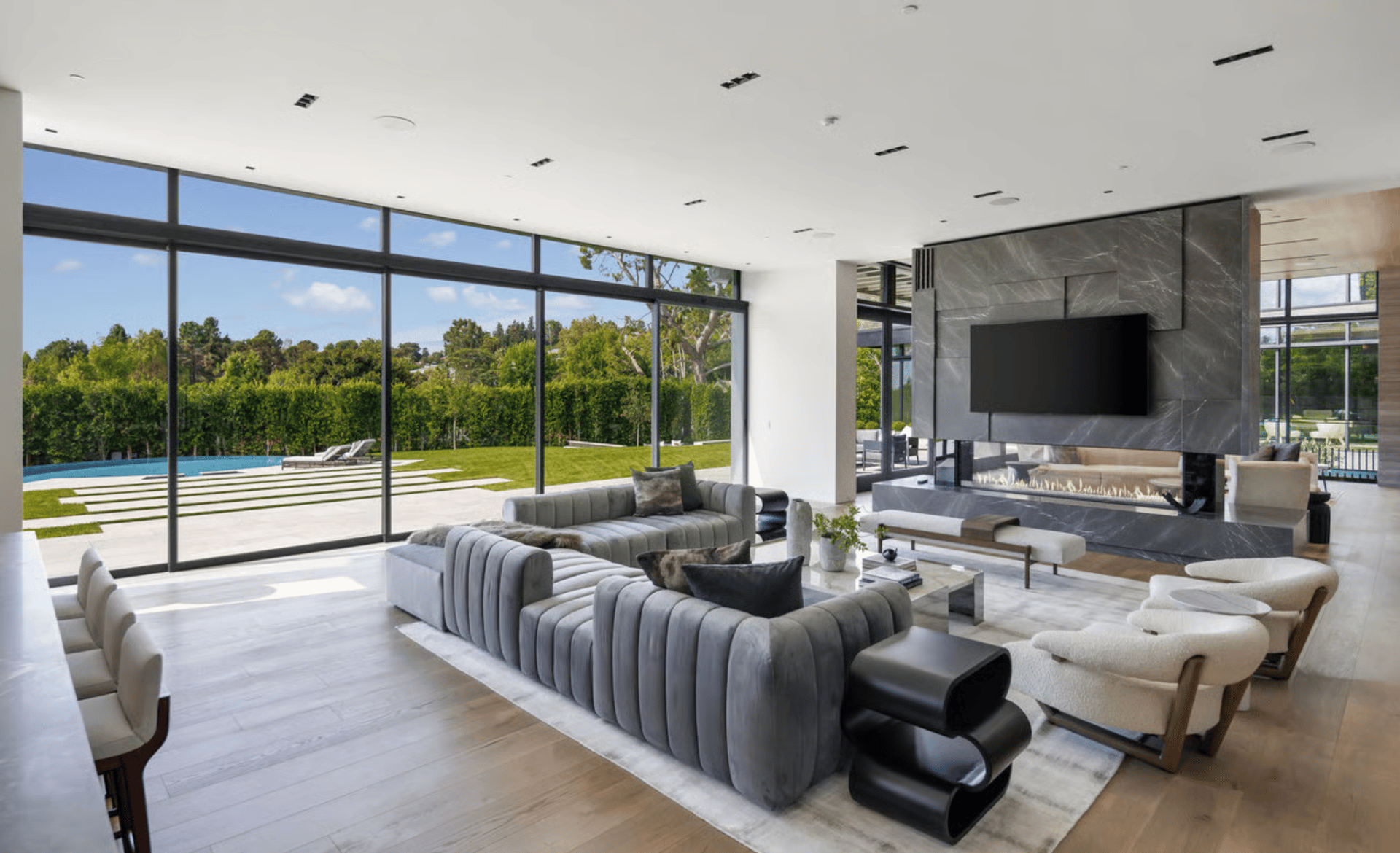 The Monocle, Holmby Hills