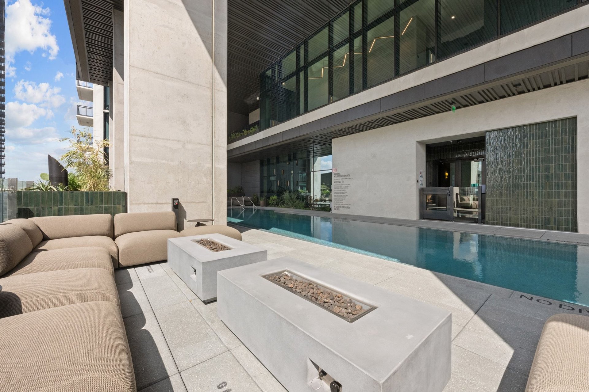 610 Davis Street #3902