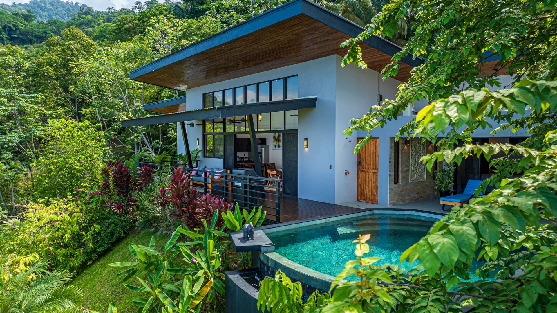 Casa Markissa – Luxury Oceanview Villa with Proven Rental Income.