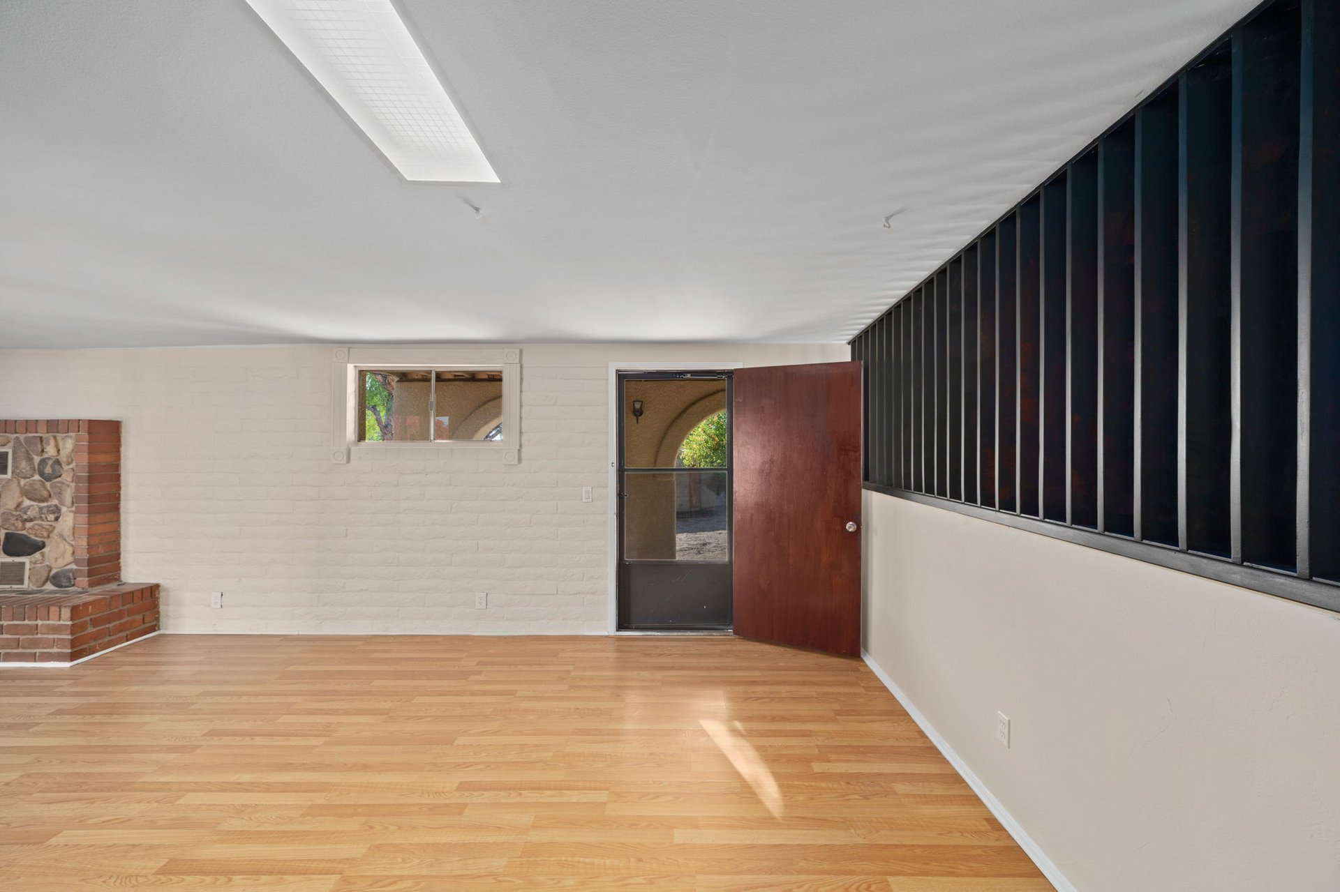 2540 S Marianne