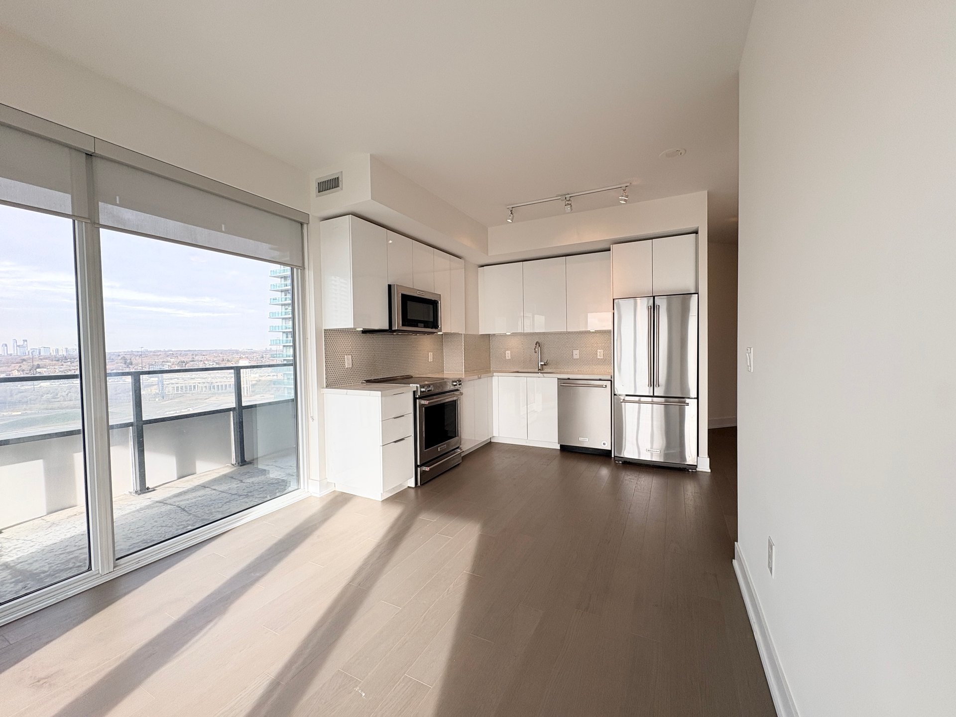 20 Shore Breeze Drive 1502