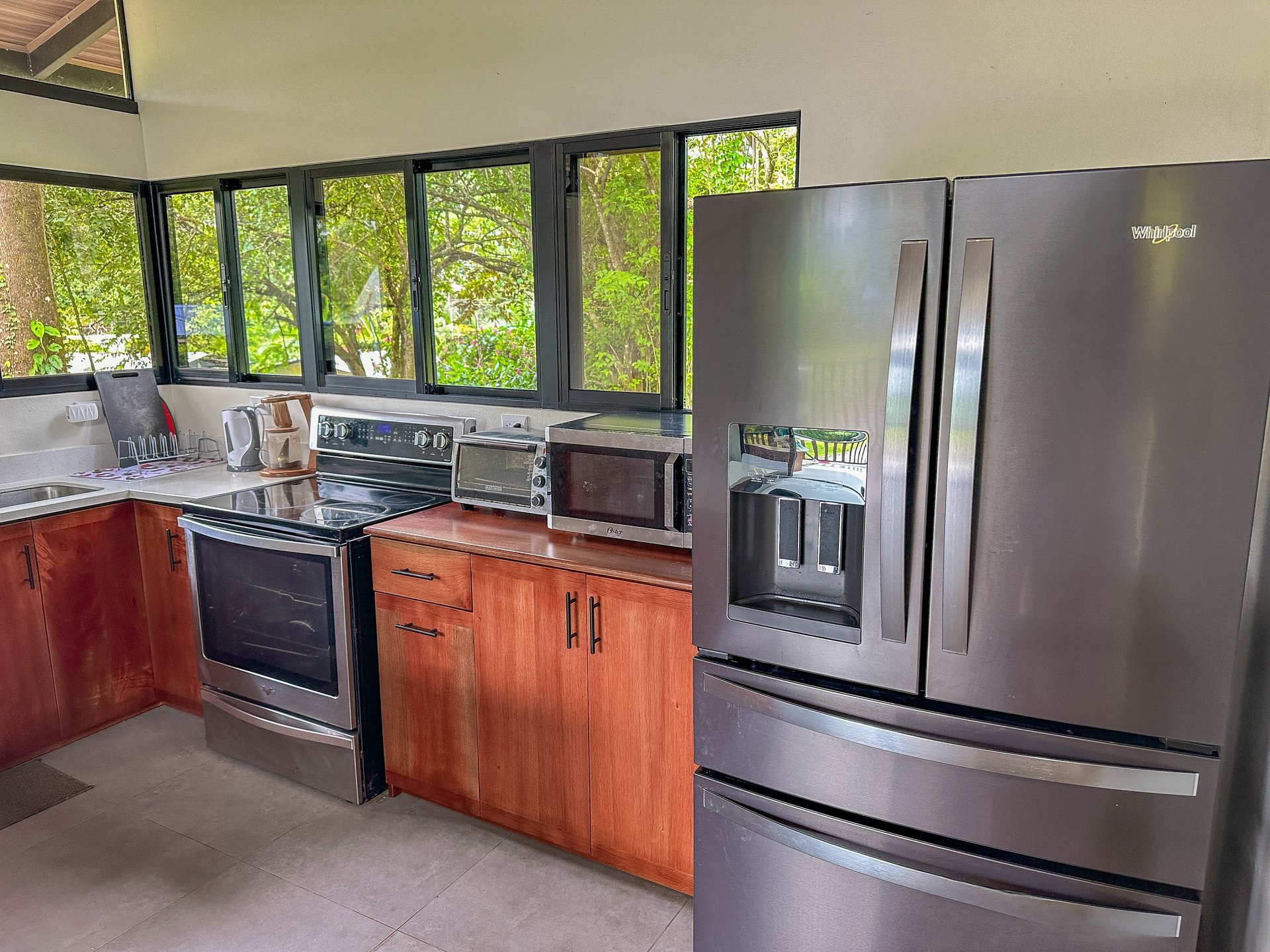 Charming 2-Bedroom Home in the Heart of Ojochal – Privacy, Convenience, and Opportunity Await!
