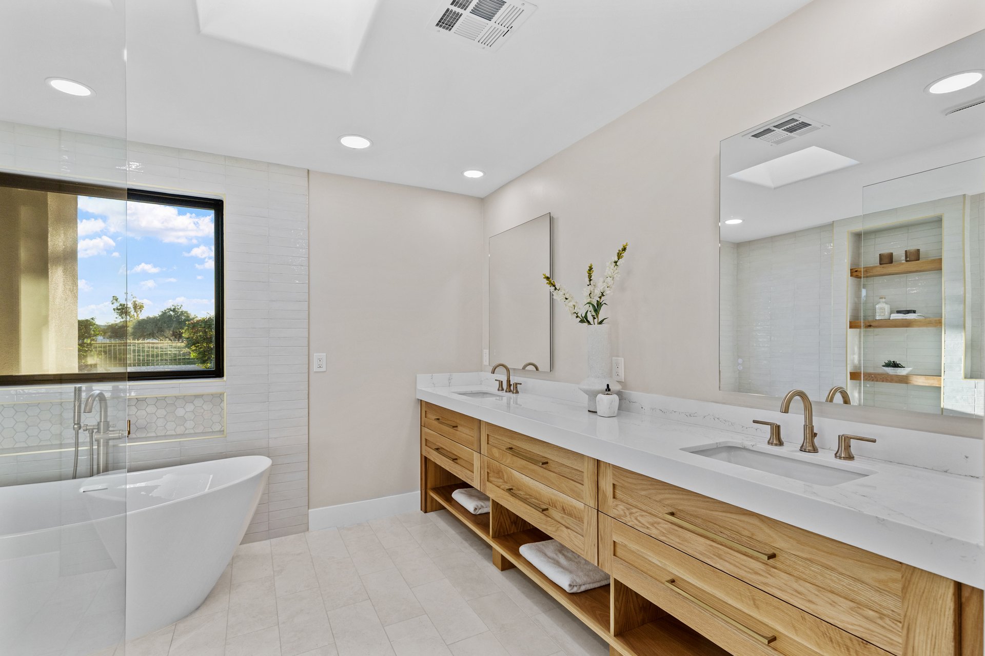 8436 N VIA LINDA