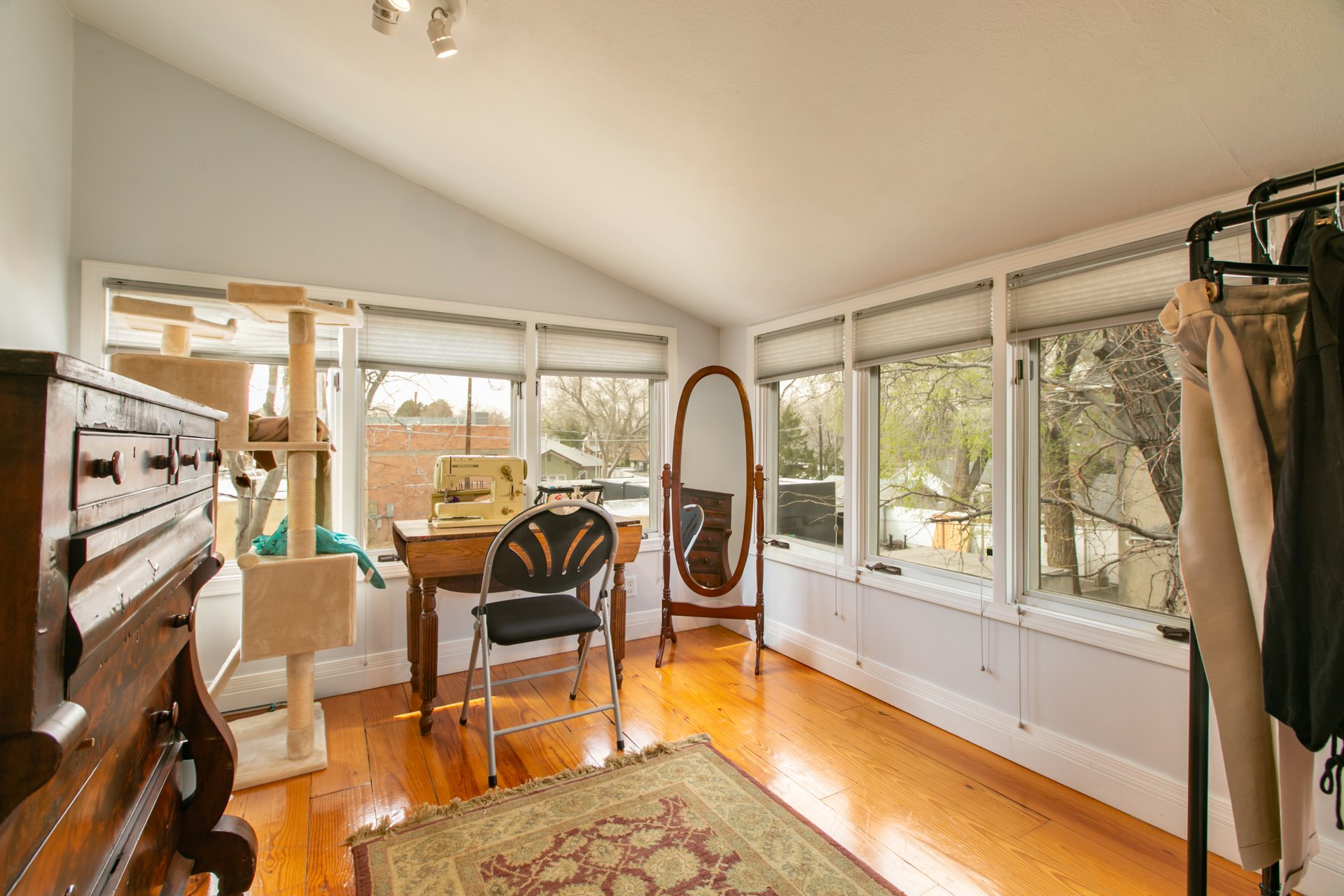 1101 Marquette Ave NW